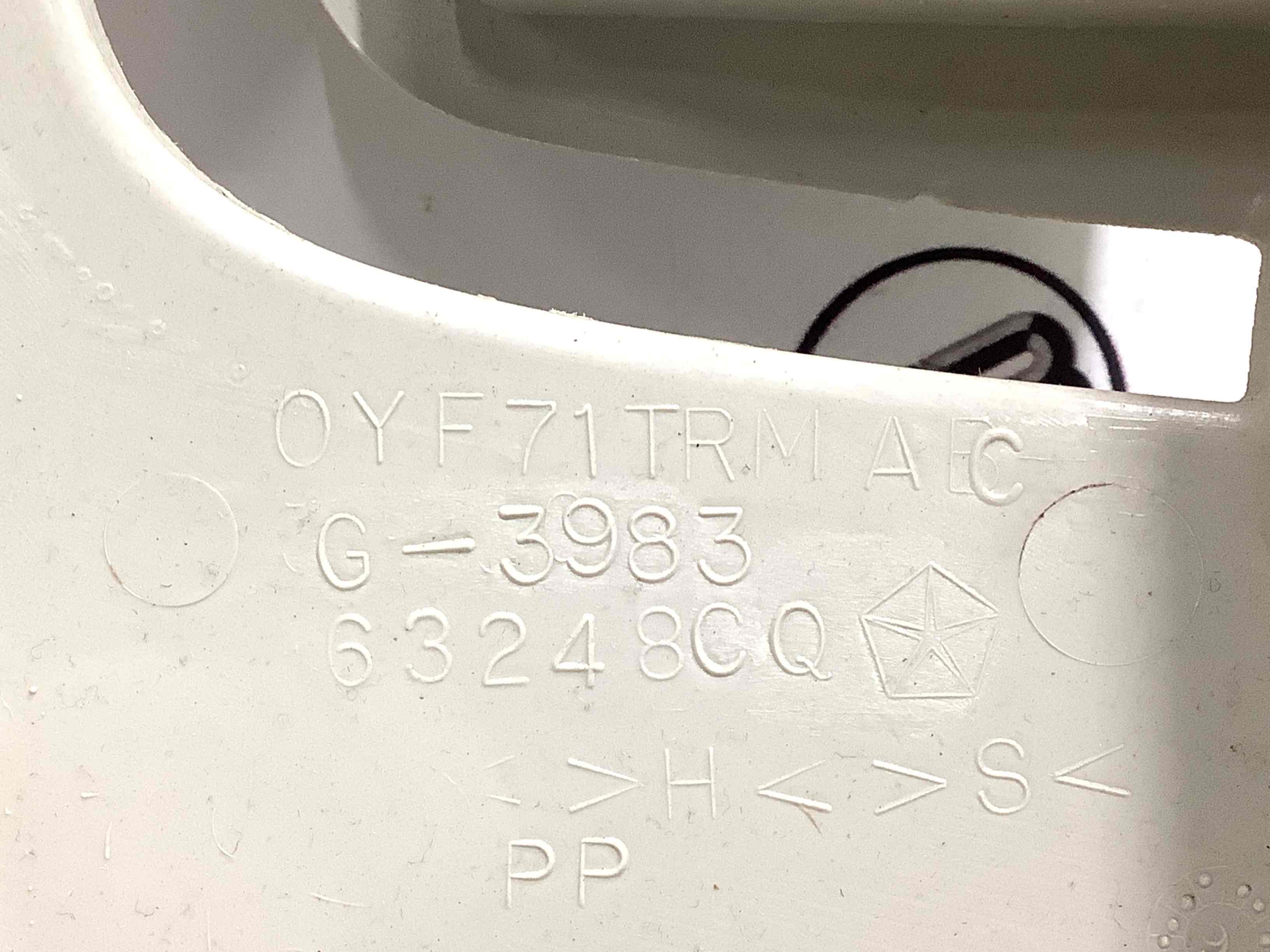 Обшивка задньої стійки ліва