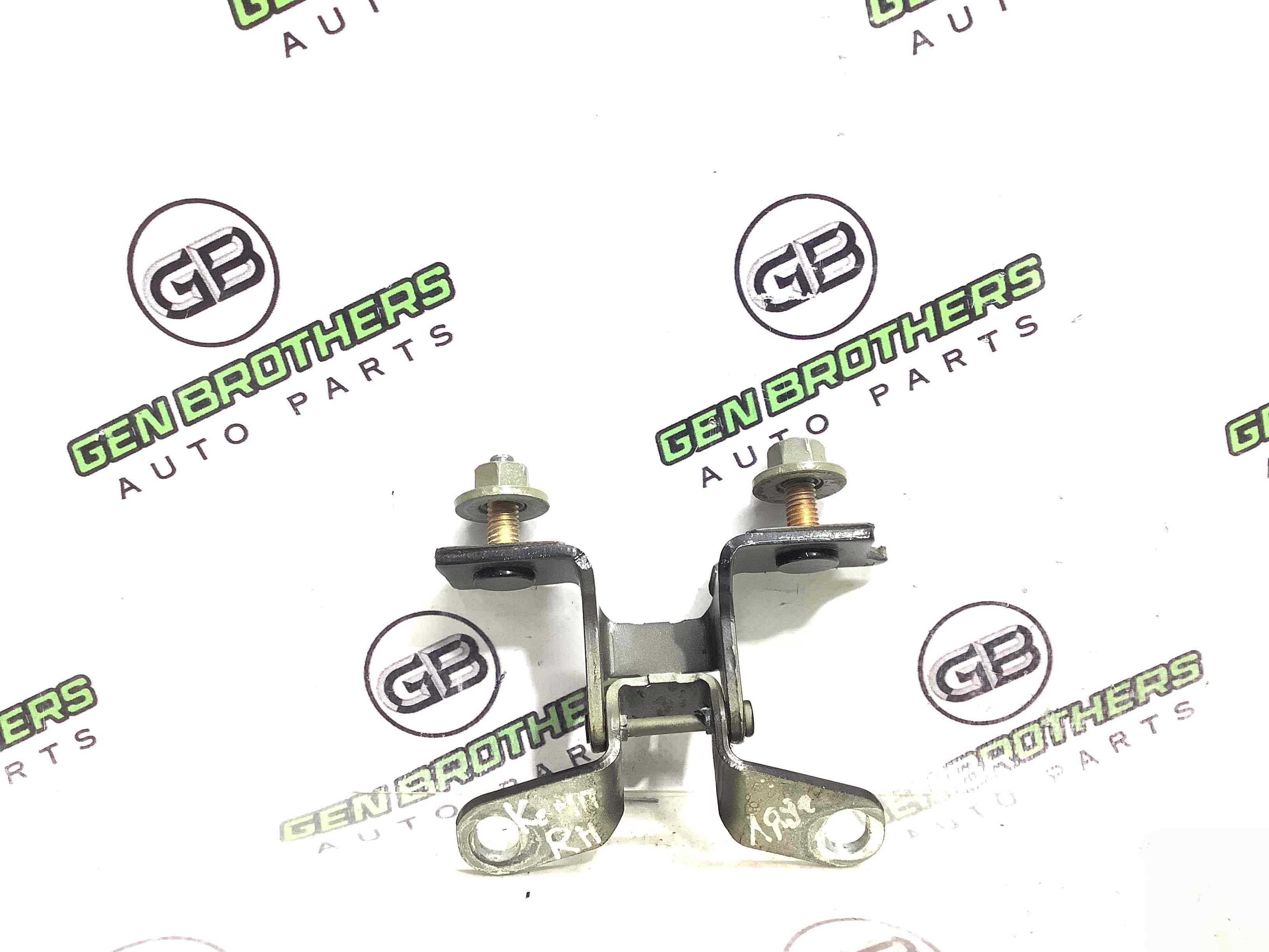 Петля кришки багажника, двері багажника