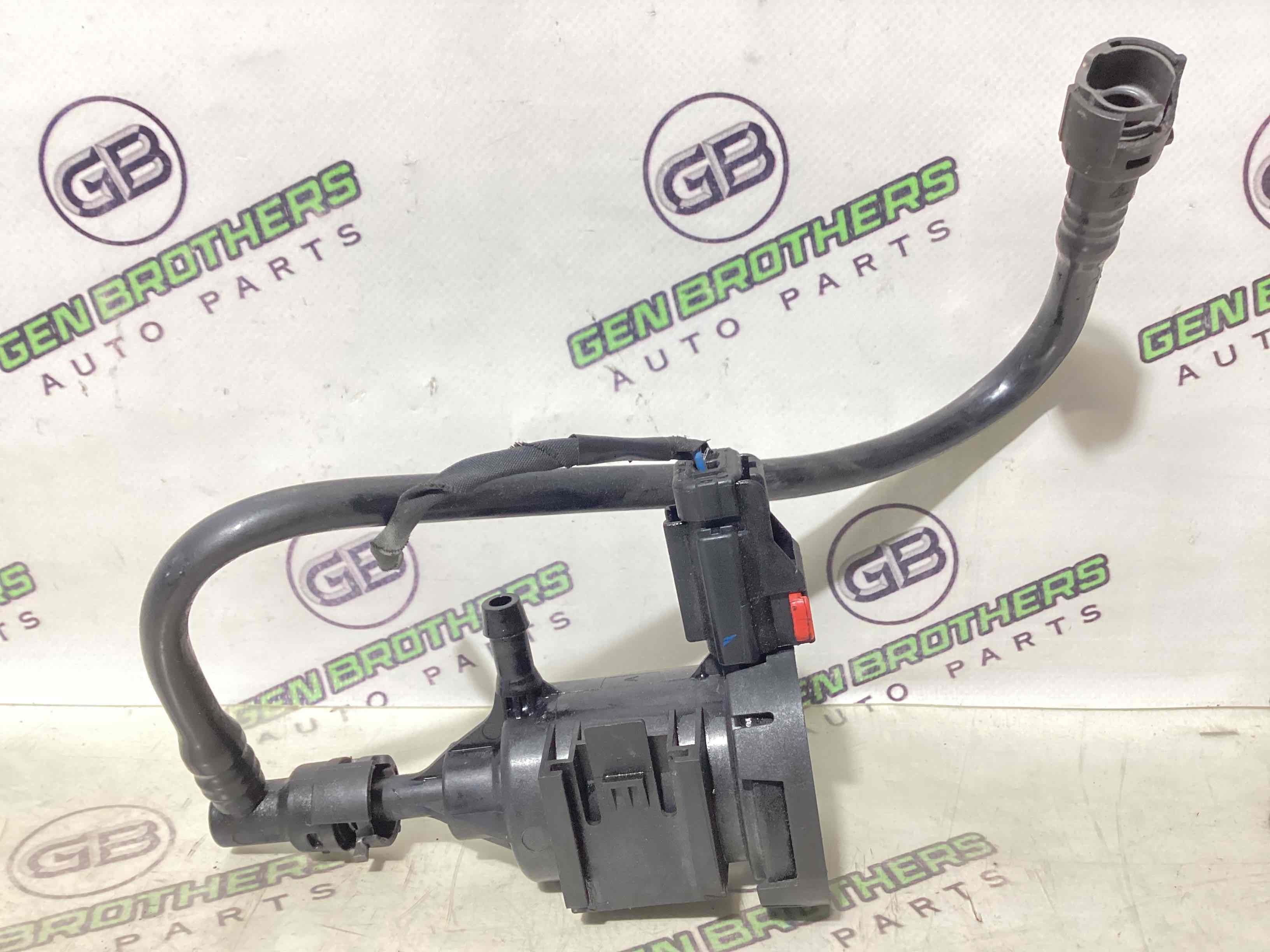 Клапан вентиляції паливного бака