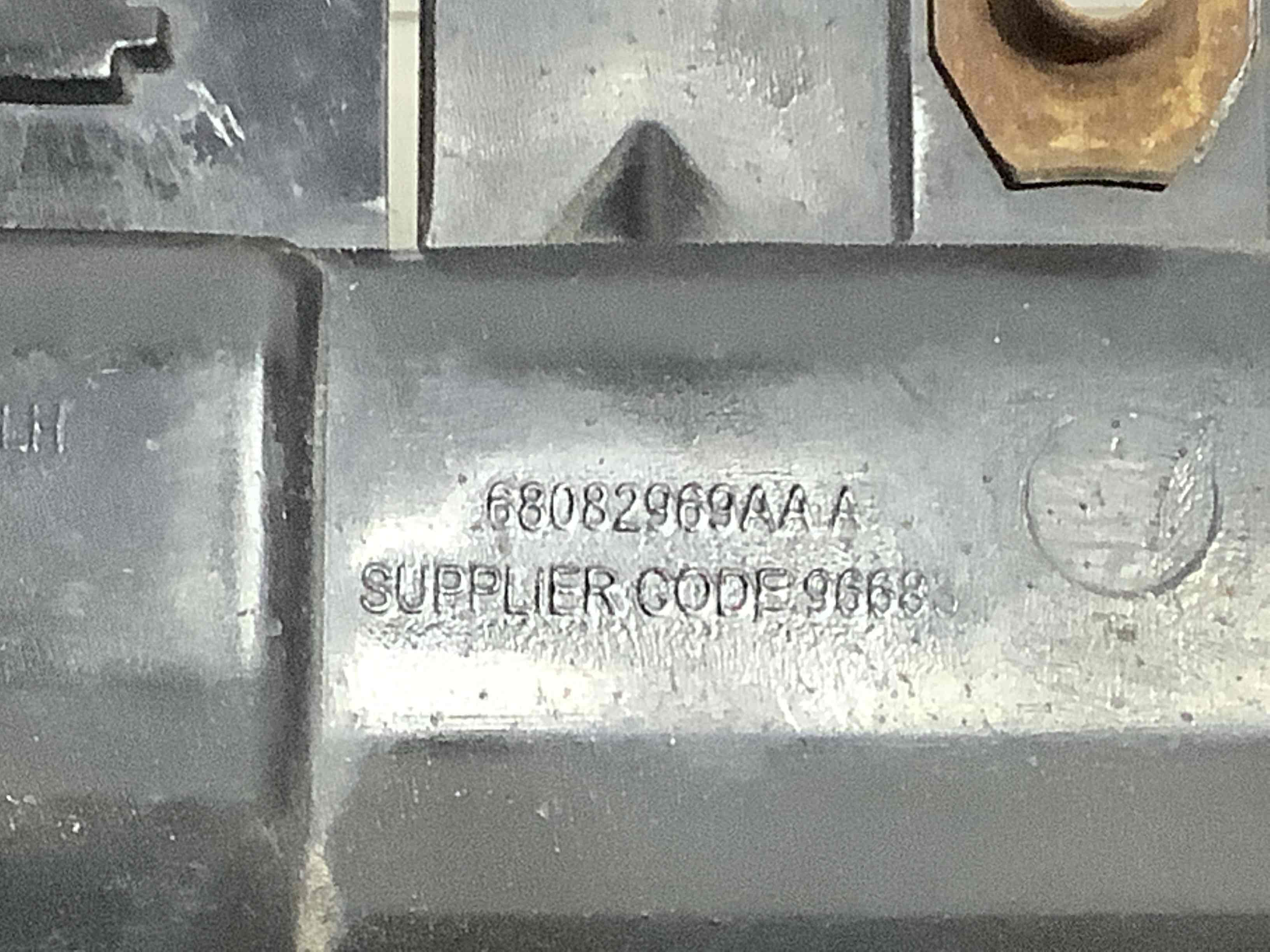 Кріплення заднього бампера ліве