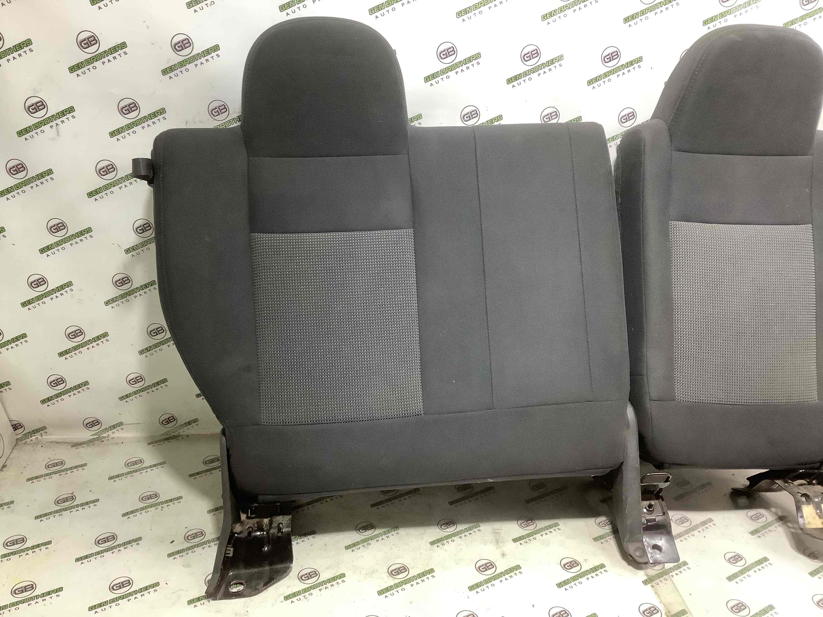 Задній ряд сидінь