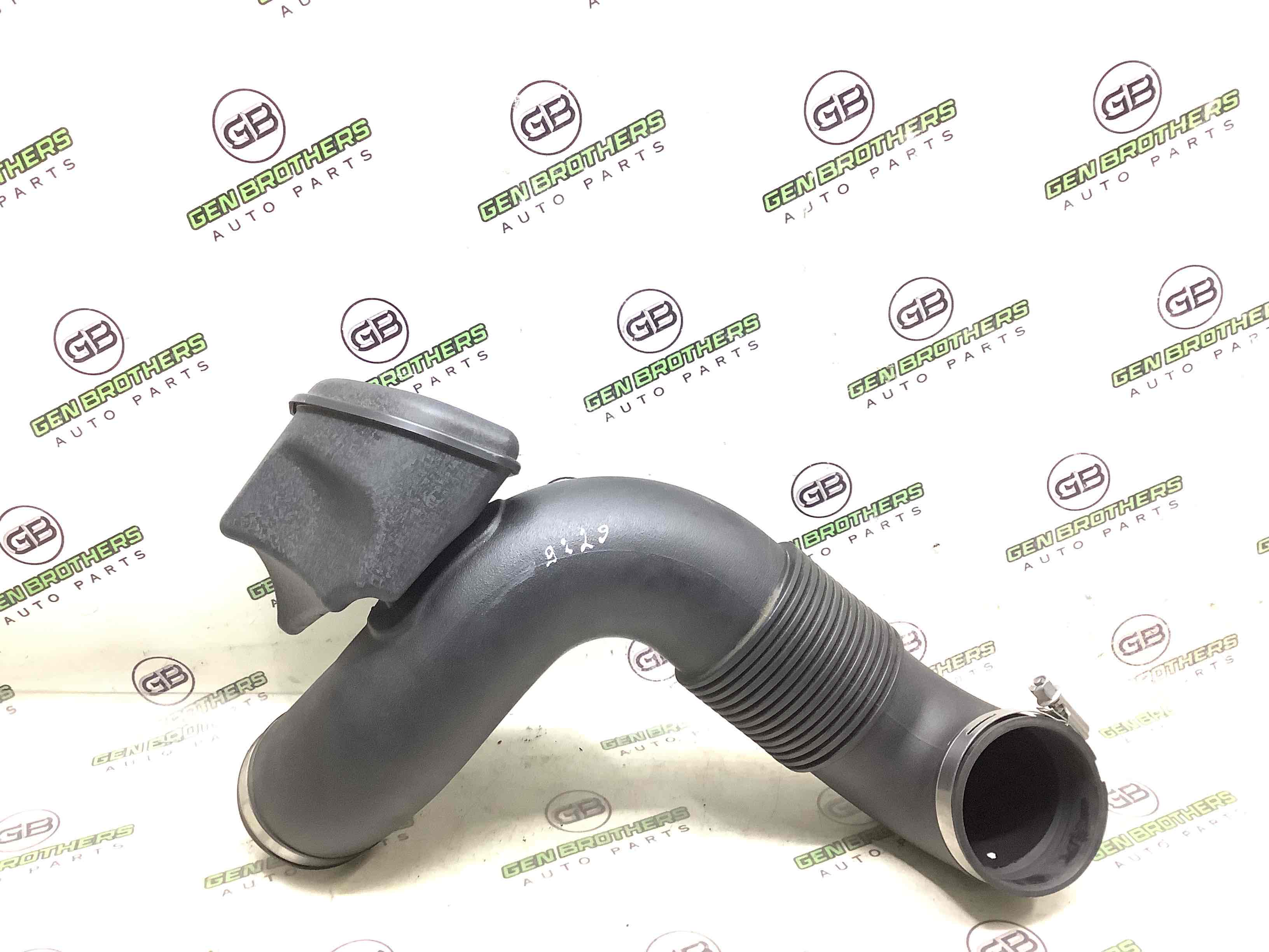 Патрубок повітряного фільтра