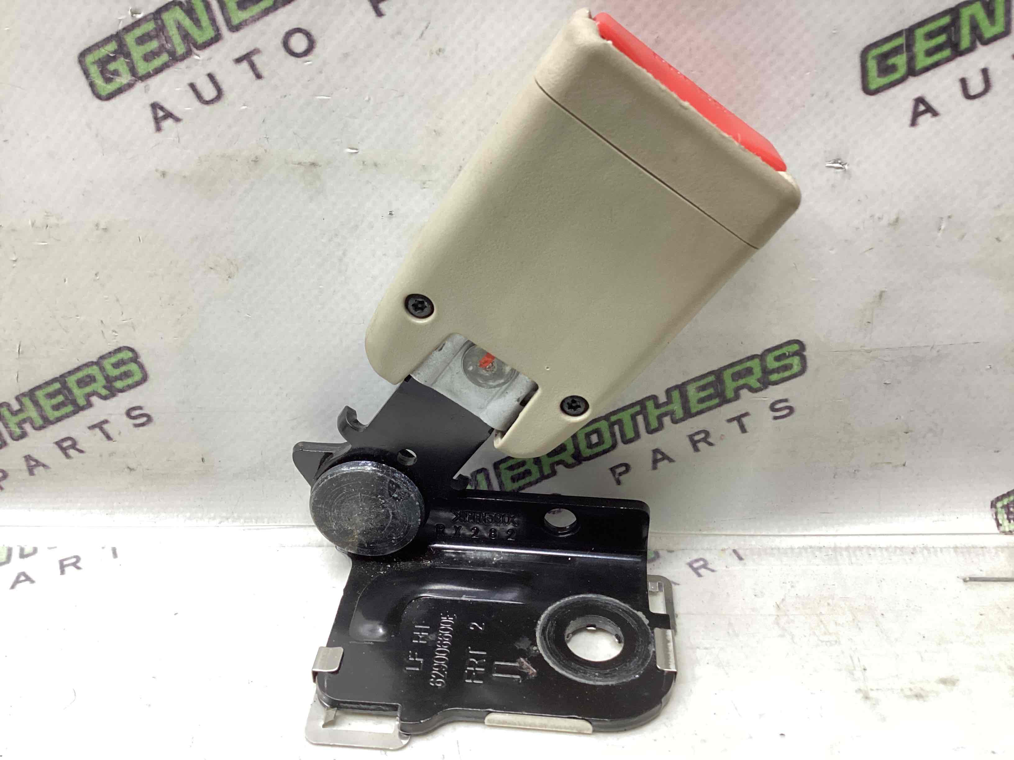 Замок ременя безпеки