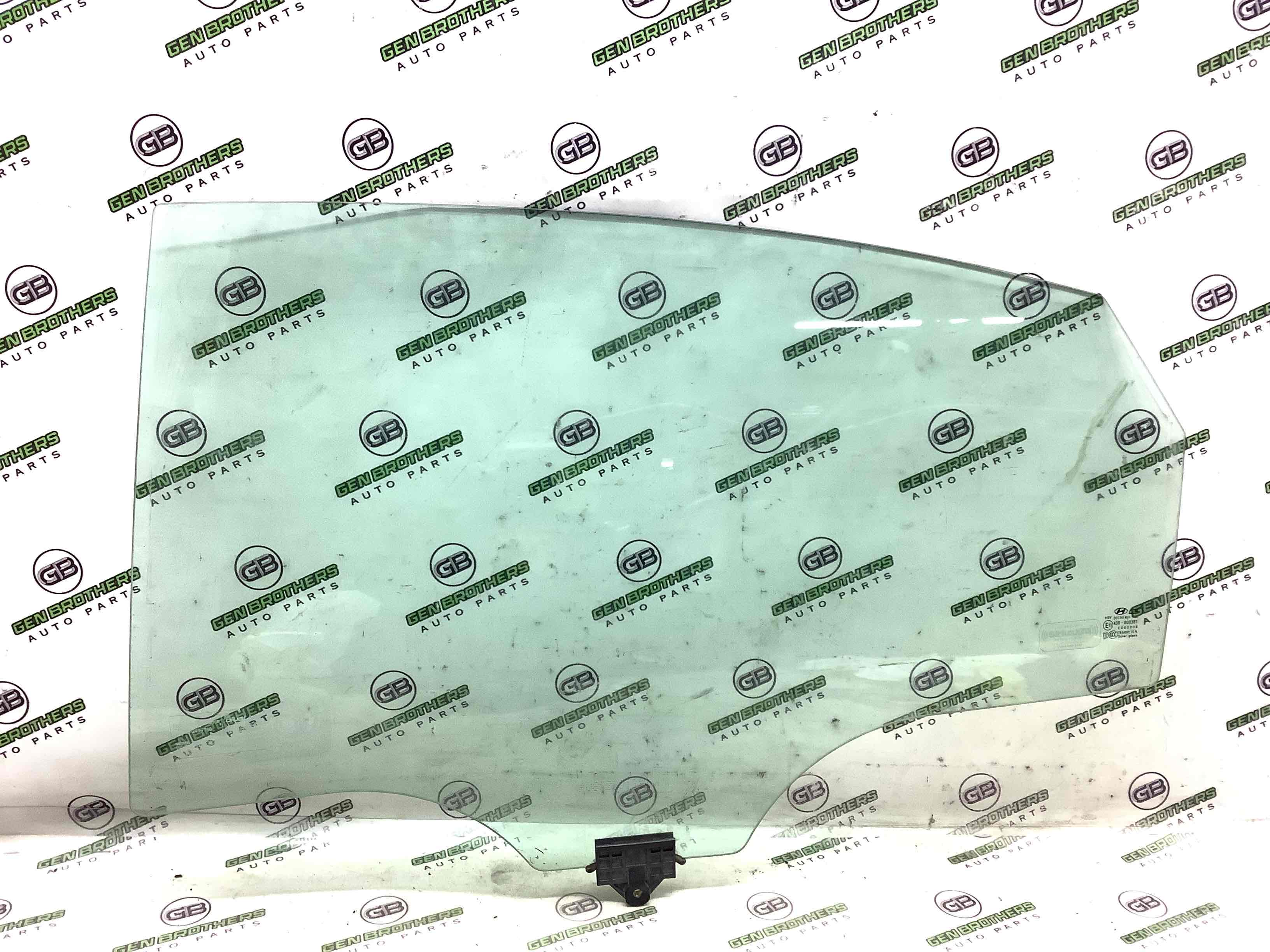 Скло заднє ліве