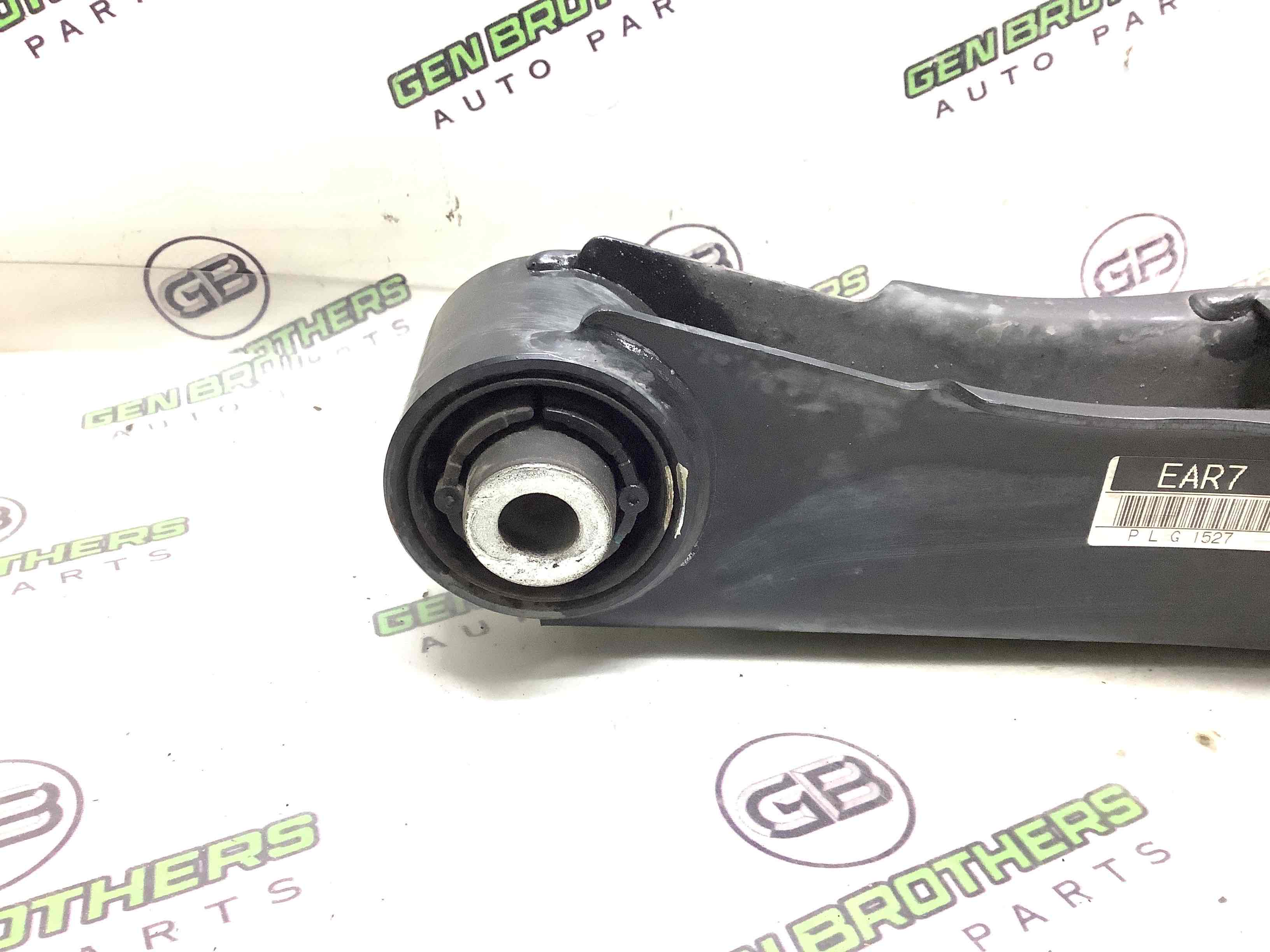 Важіль задній правий