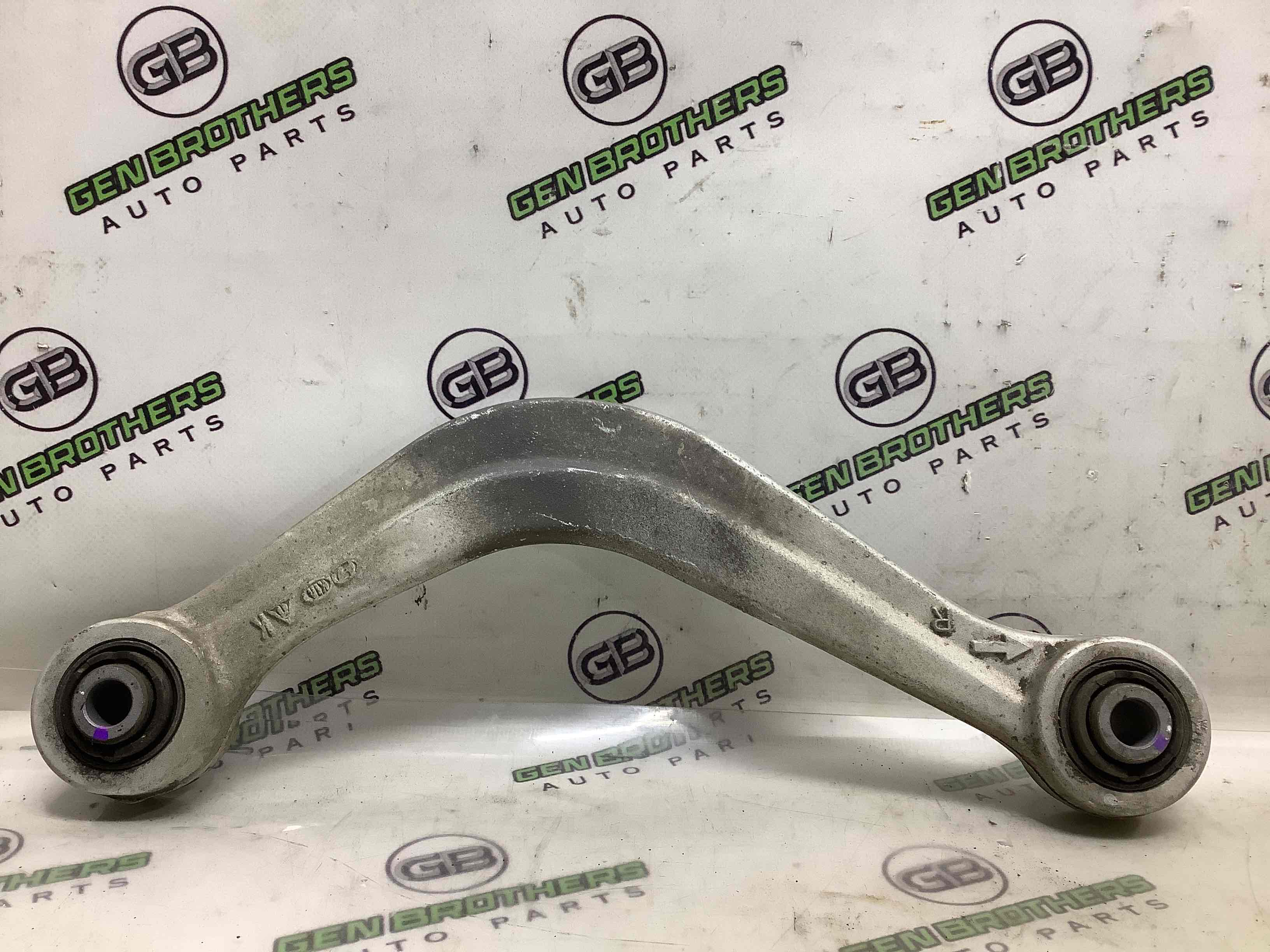 Важіль задній правий