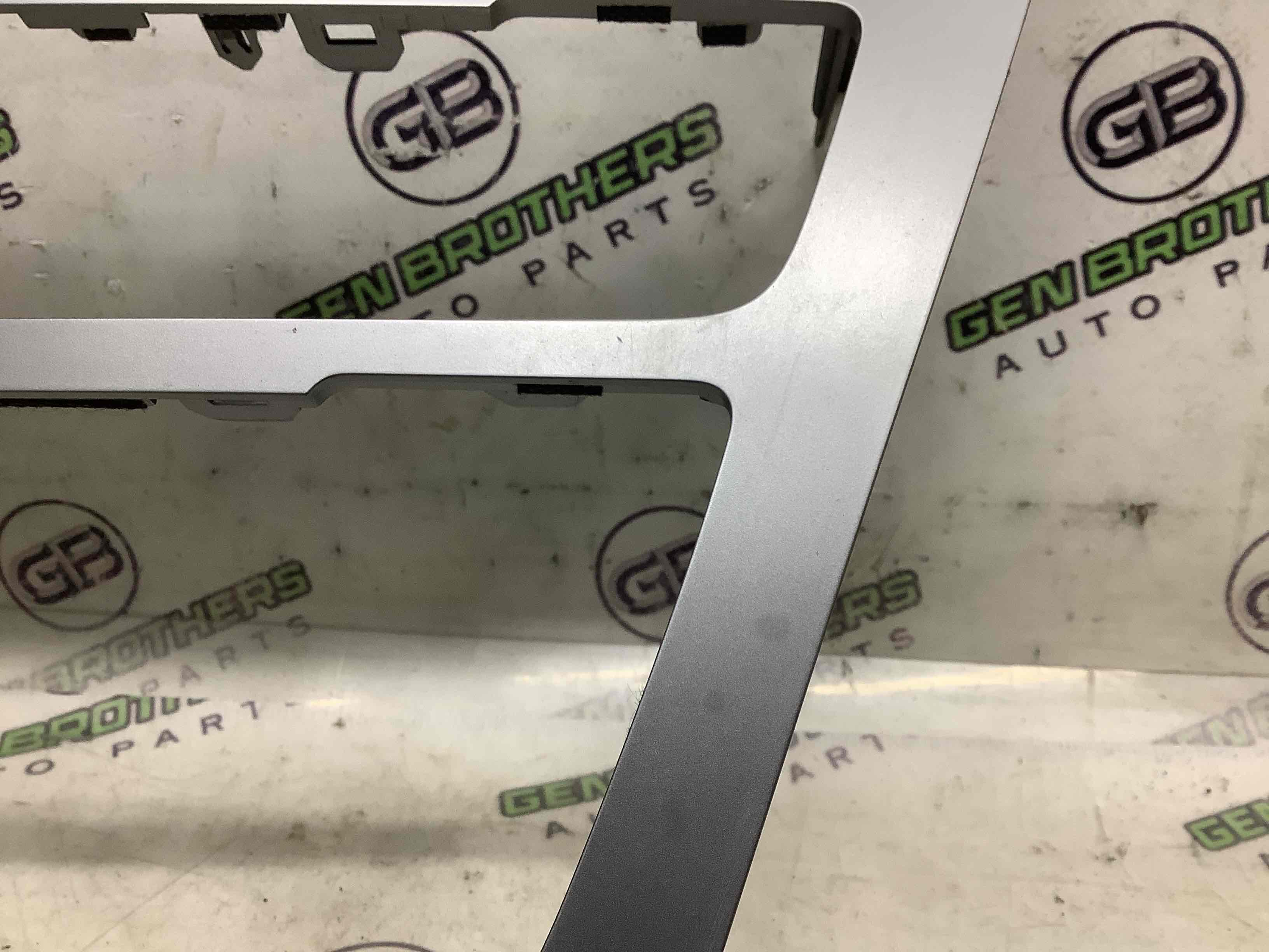 Оздоблення центральної консолі