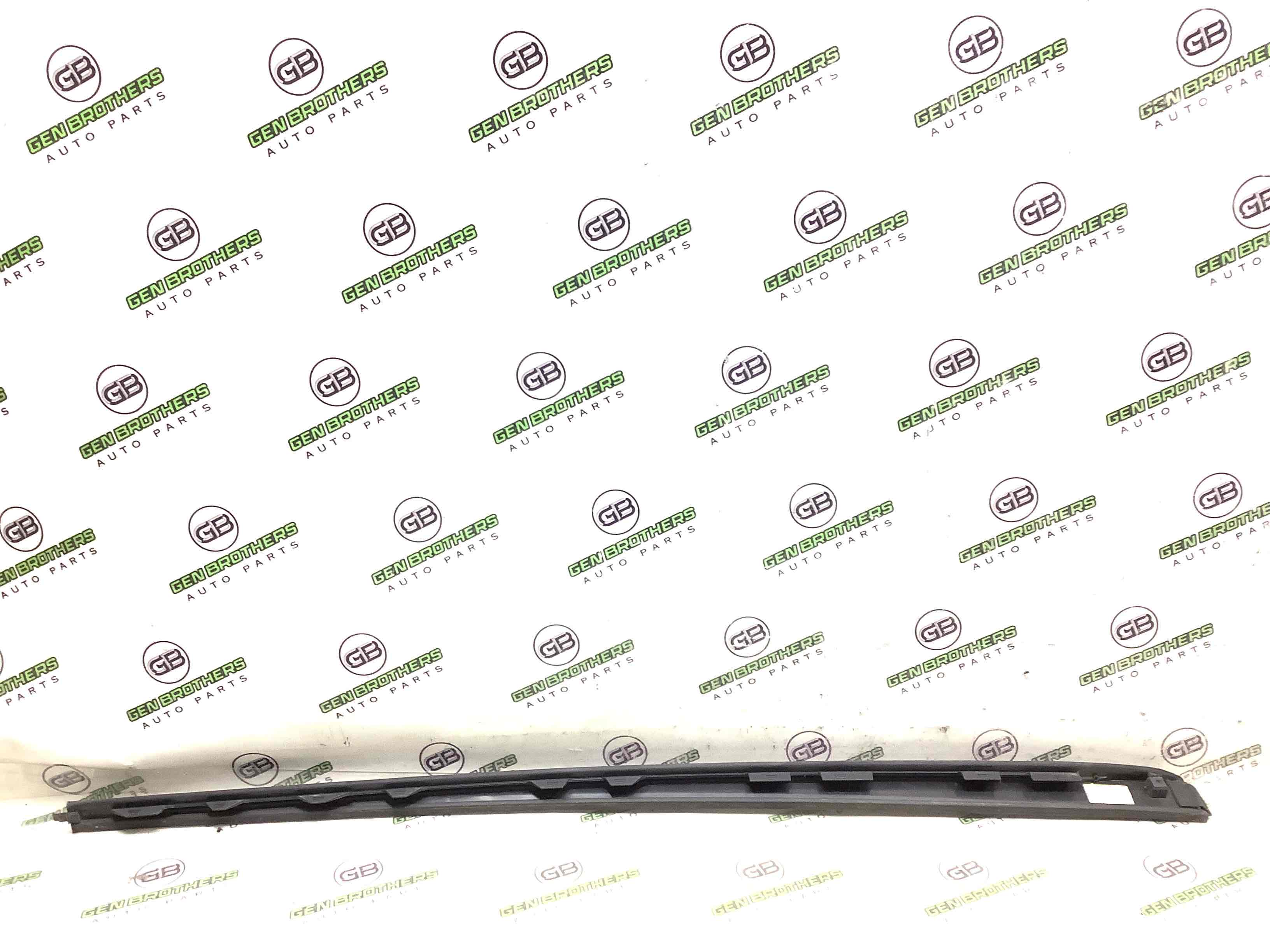 Молдинг лобового скла