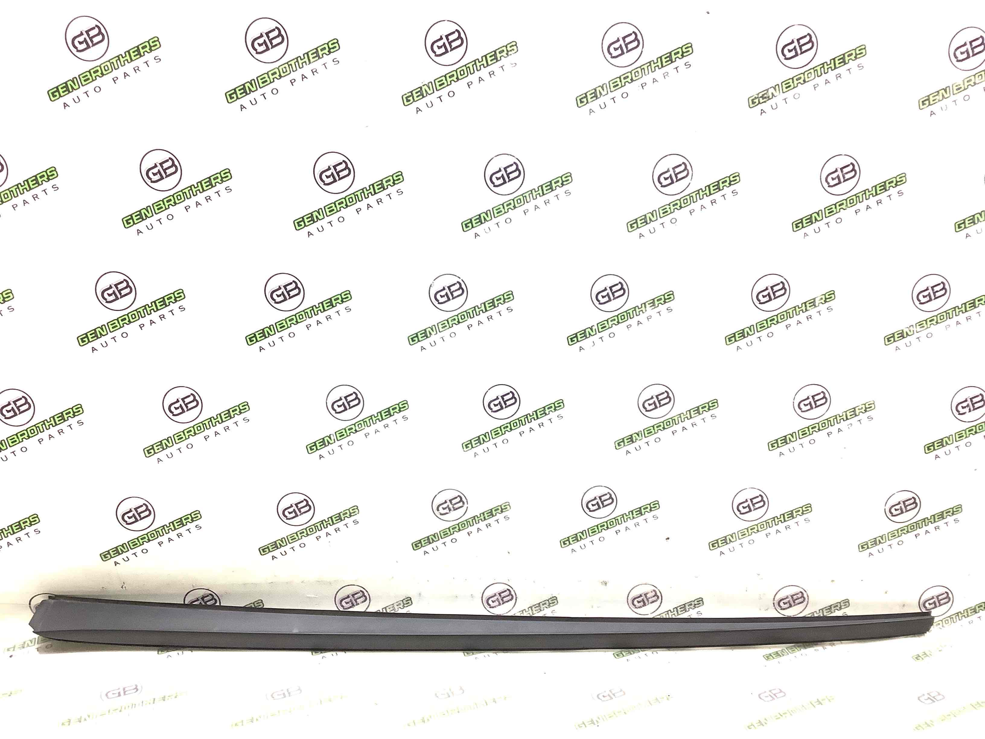 Молдинг лобового скла