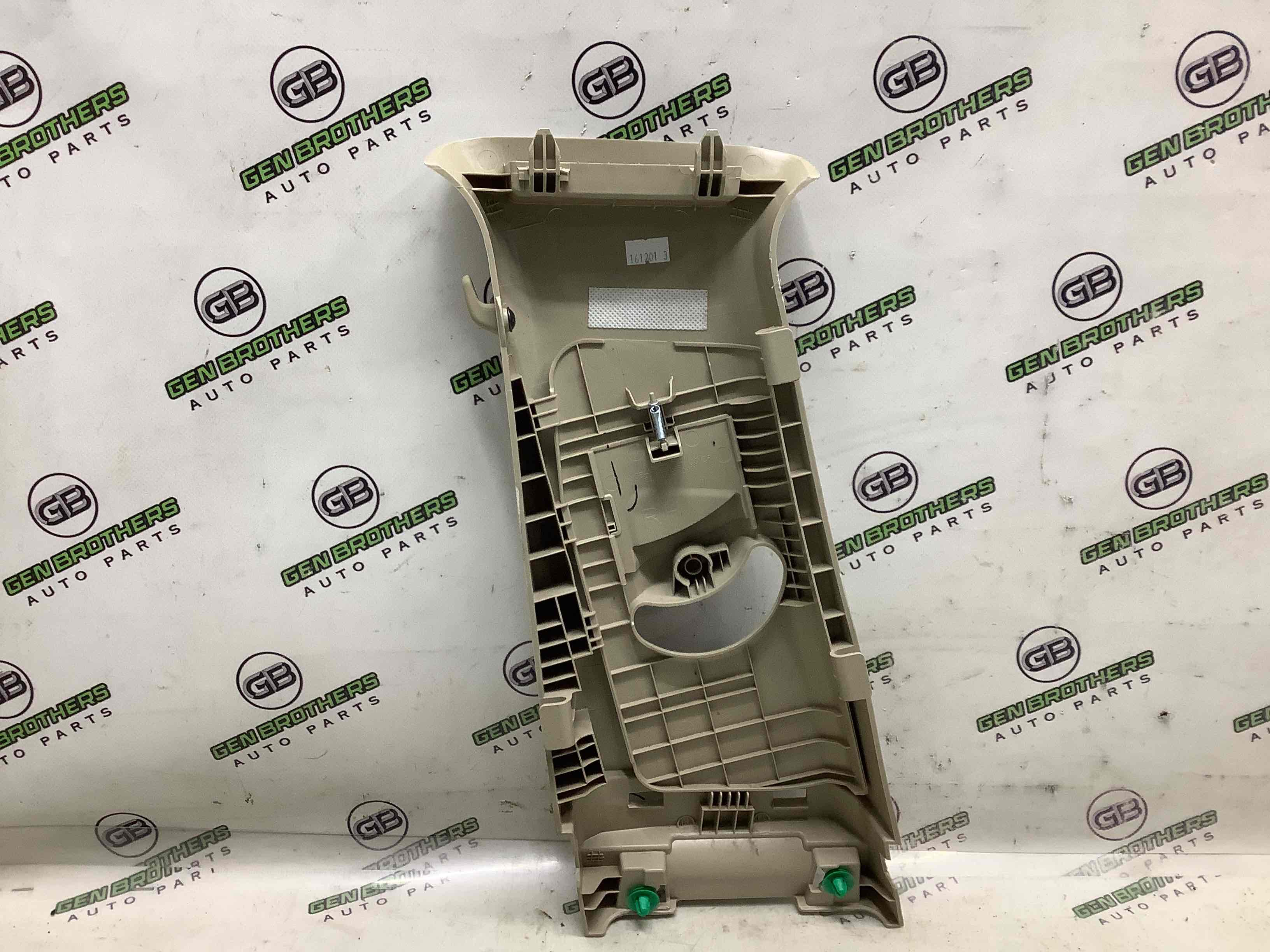 Обшивка центральної стійки права