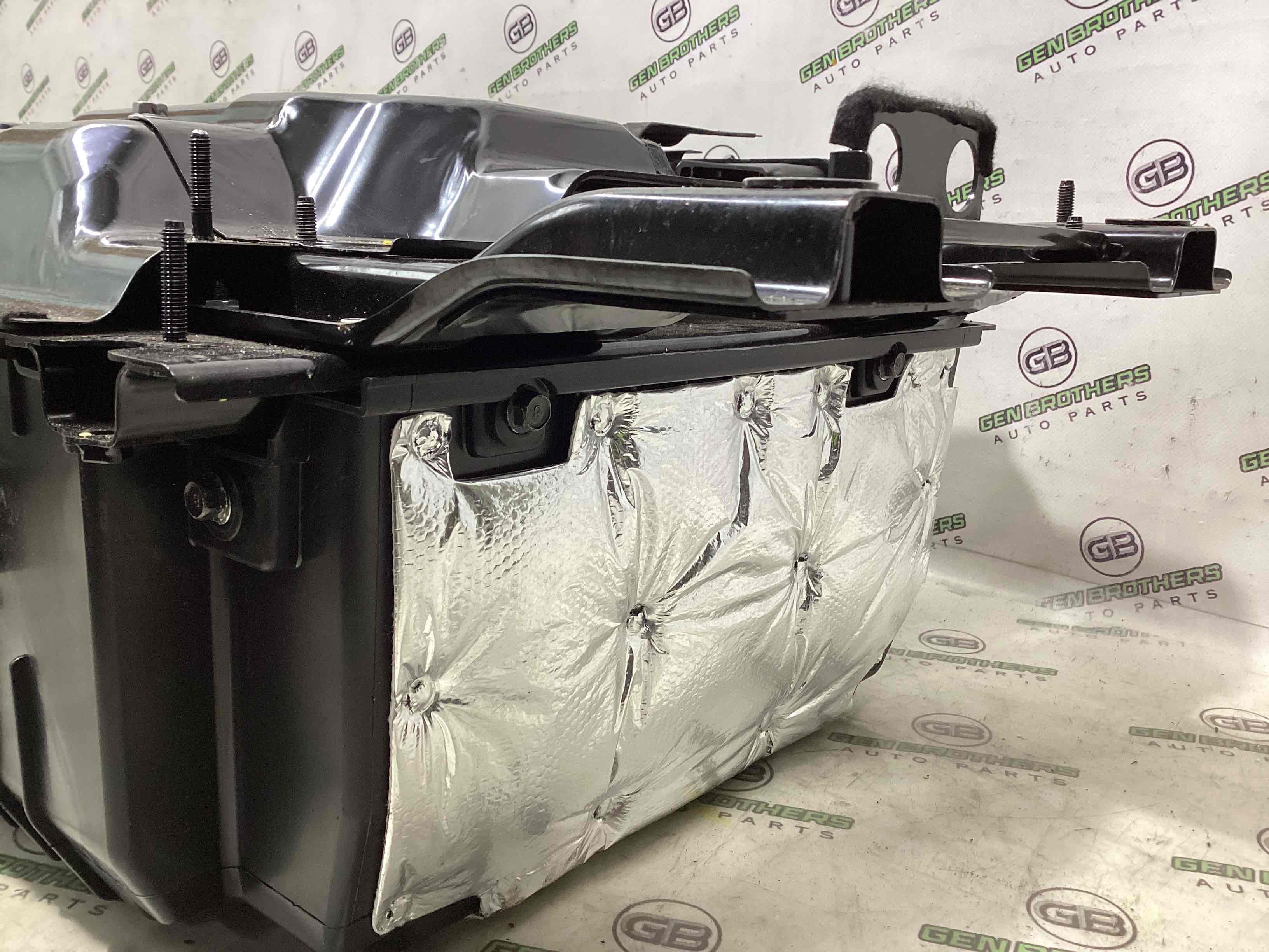 Акумуляторна батарея, кріплення та ін.