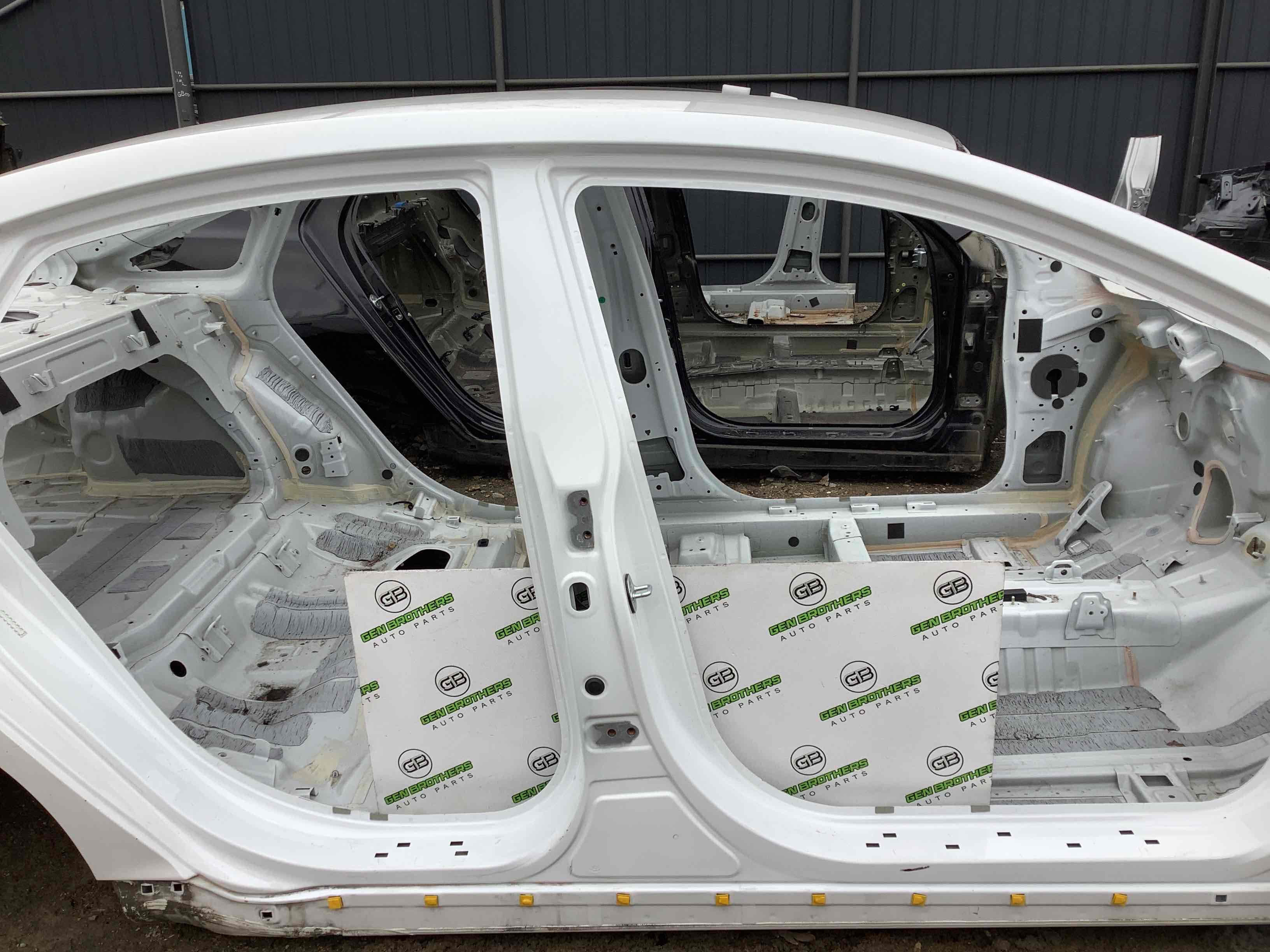 Стійки кузова та пороги