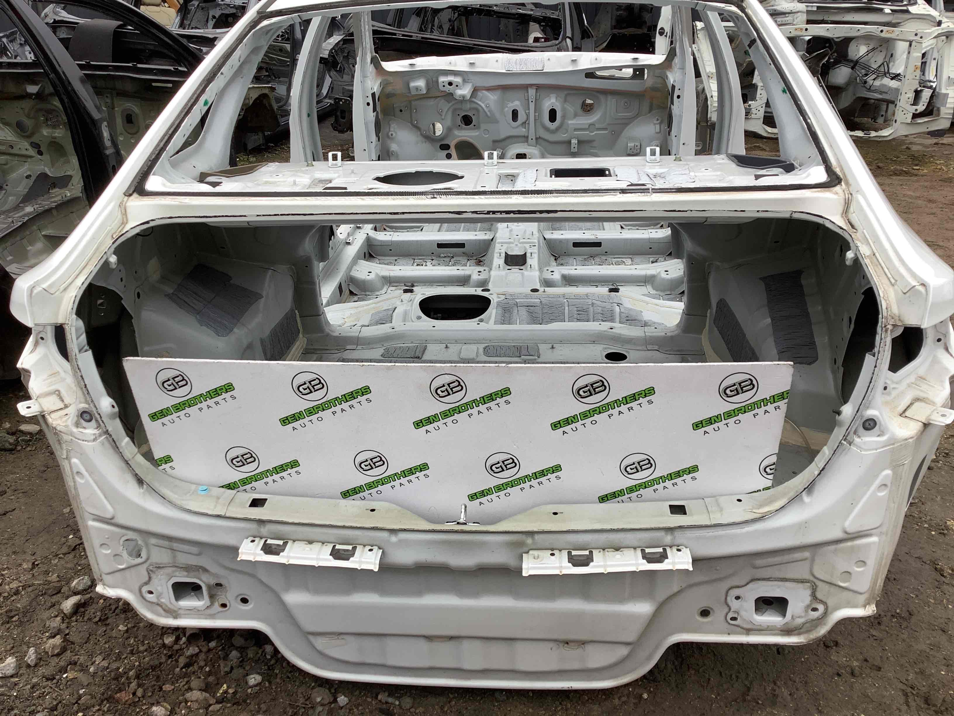 Задня панель