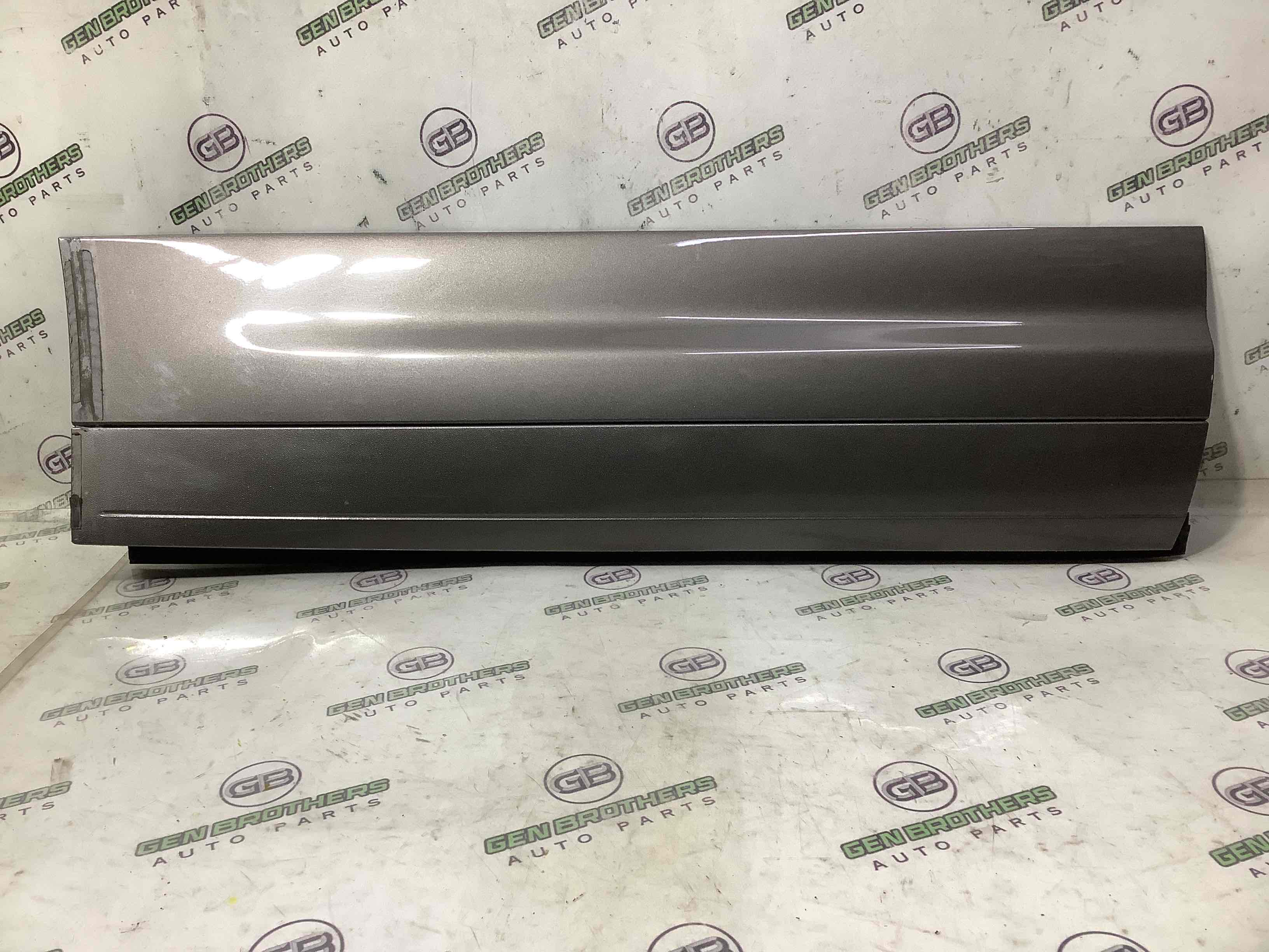 Молдинг двері задньої правої