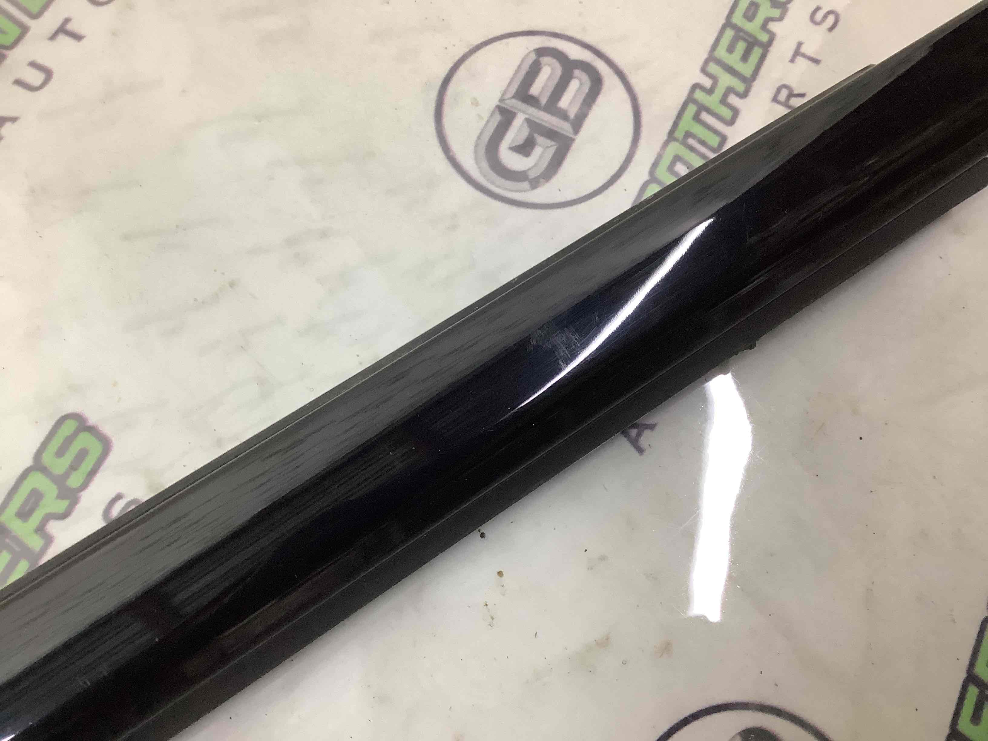 Молдинг двері передньої лівої