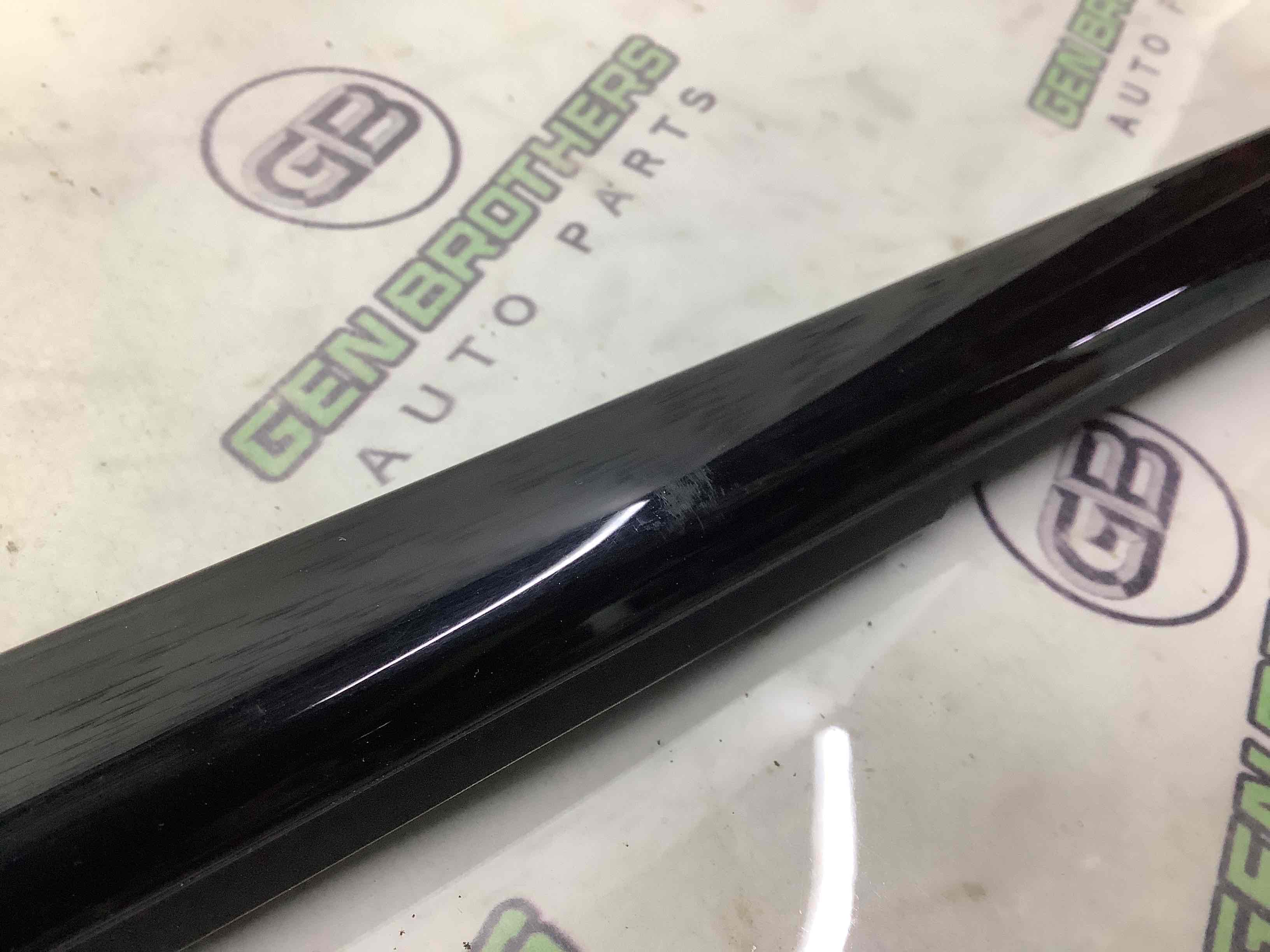 Молдинг двері передньої правої