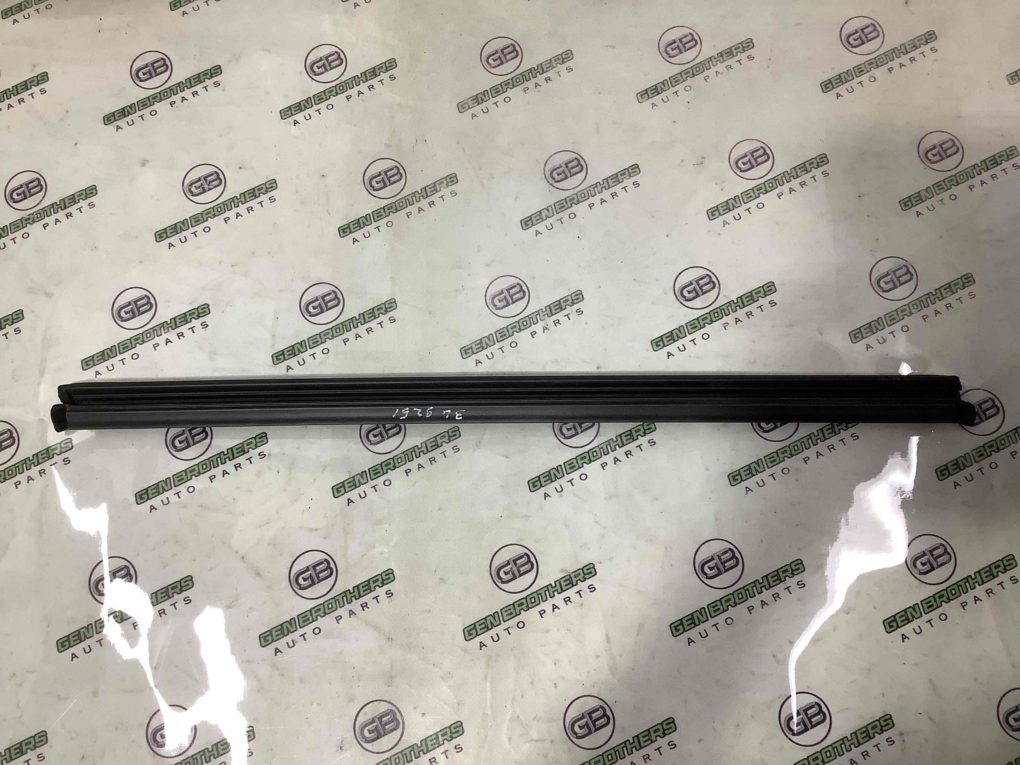 Ущільнювач скла, двері