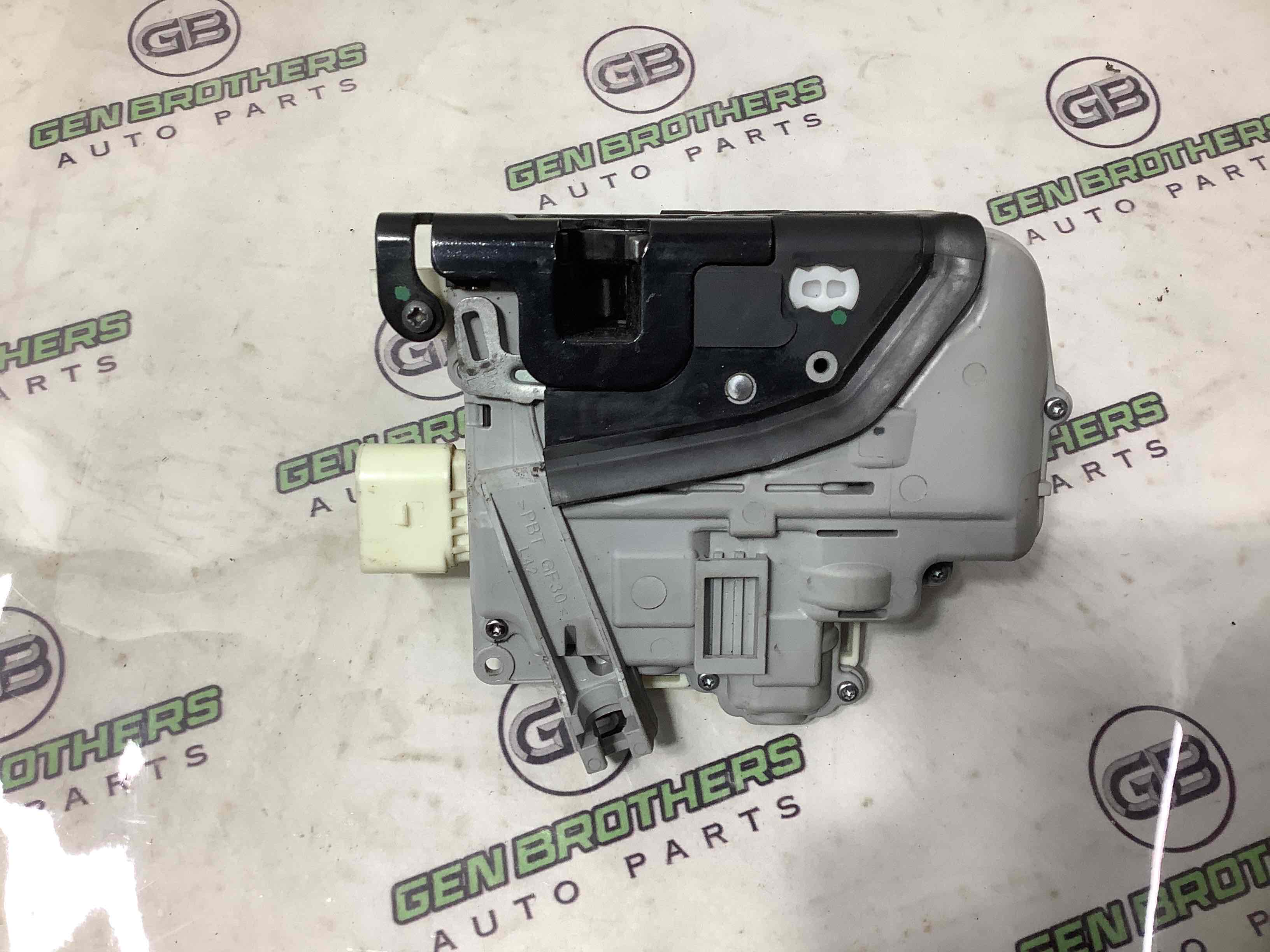 Замок дверей передньої лівої