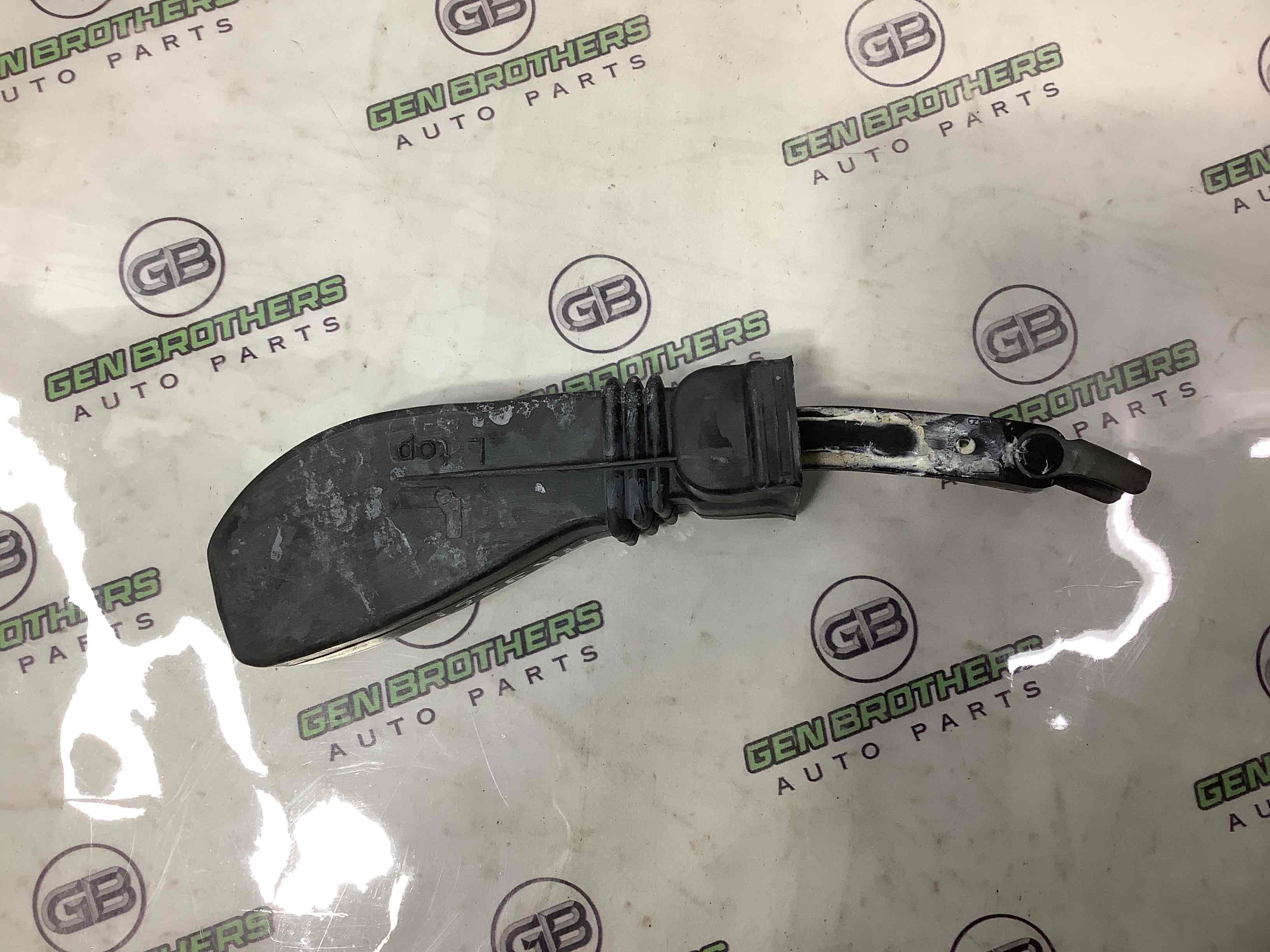 Обмежувач відчинення дверей