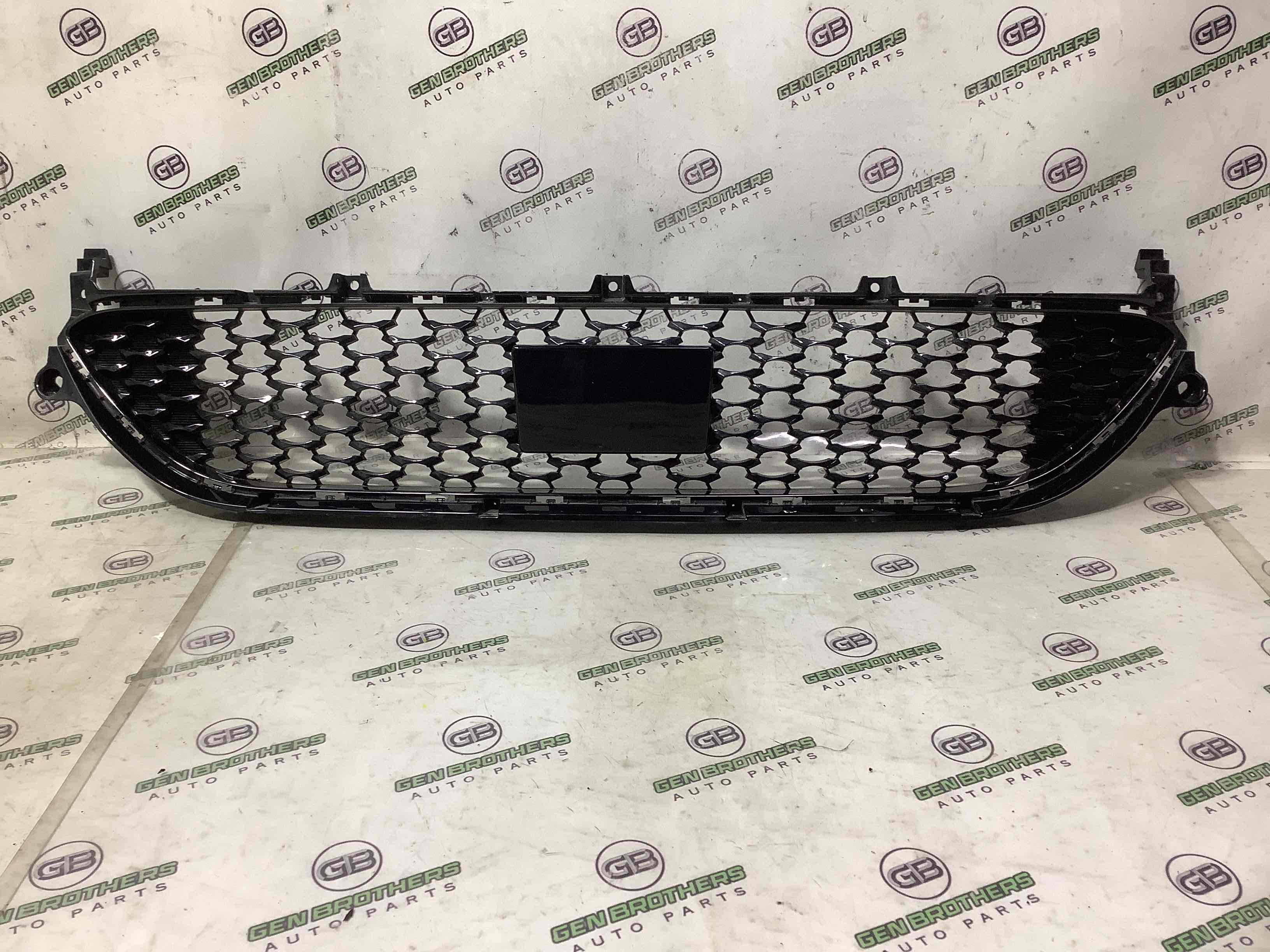 Заглушка, вставка решітка в бампер