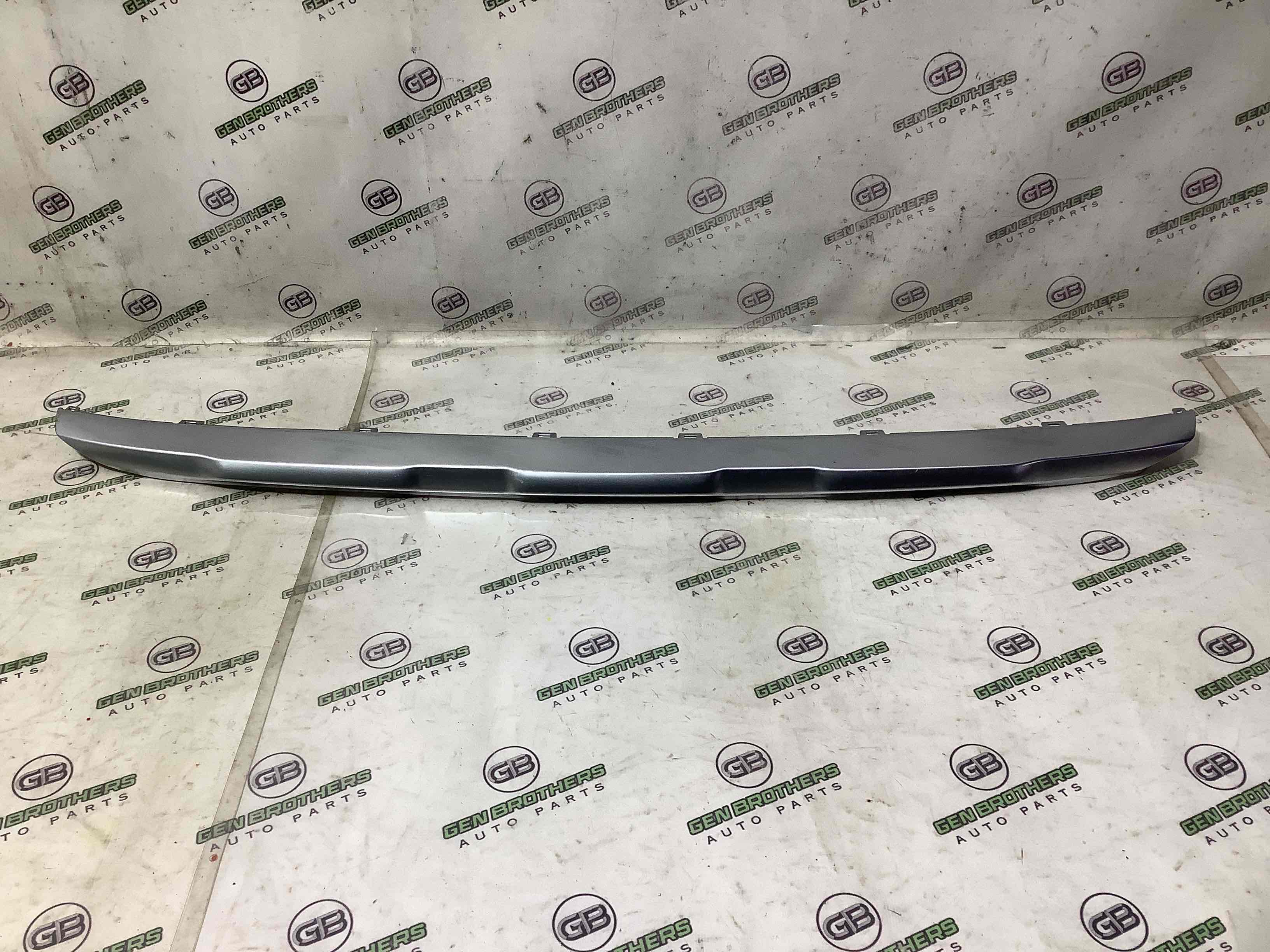 Губа бампера нижня