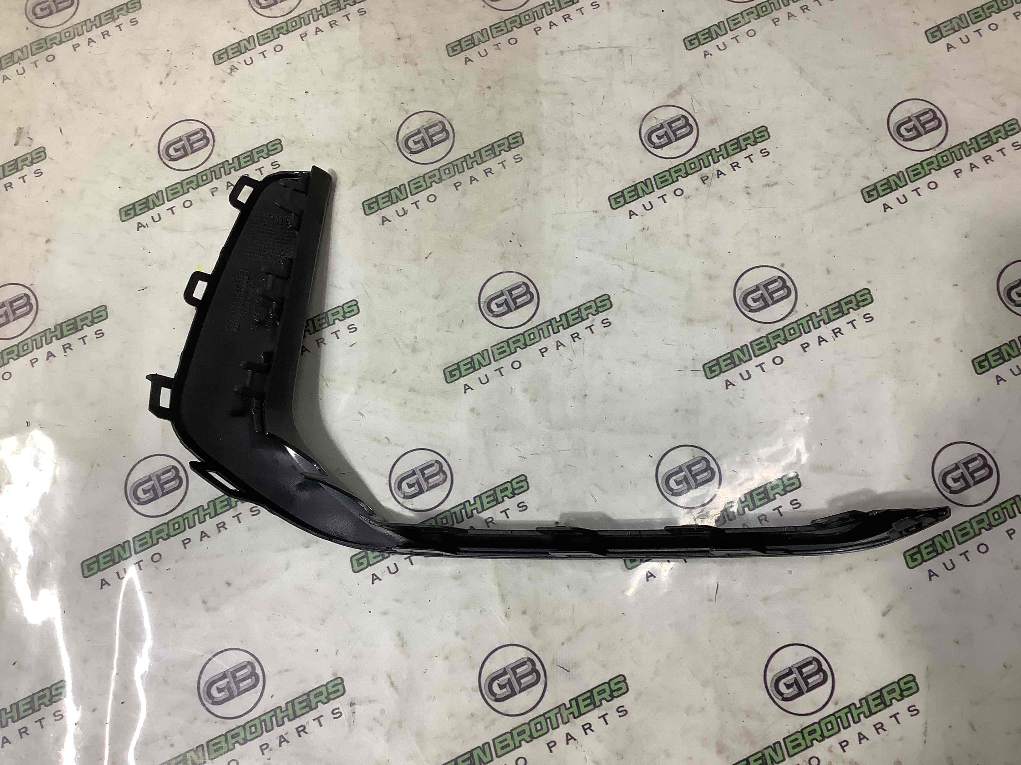 Заглушка, вставка решетка в бампер