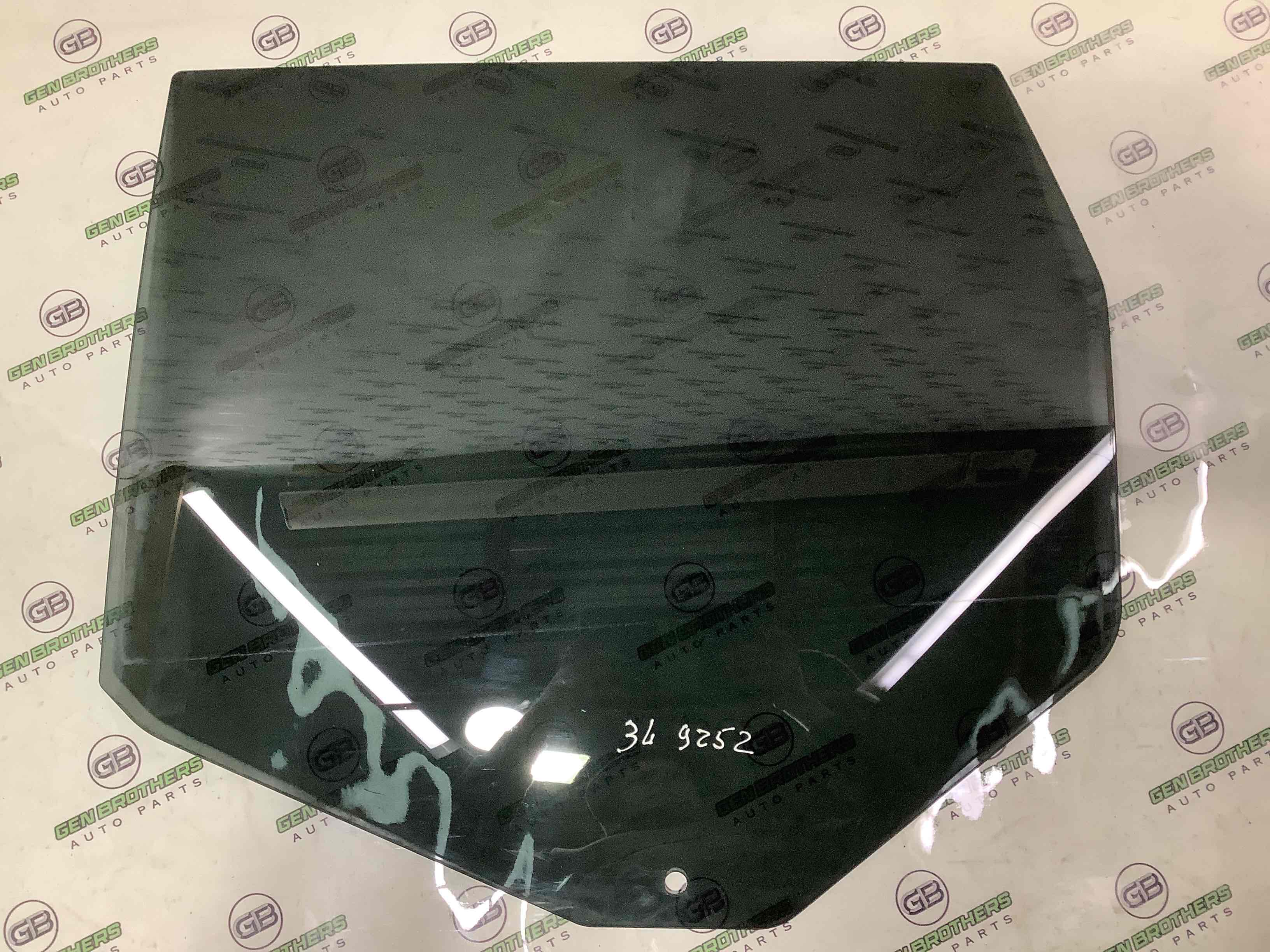 Скло заднє ліве