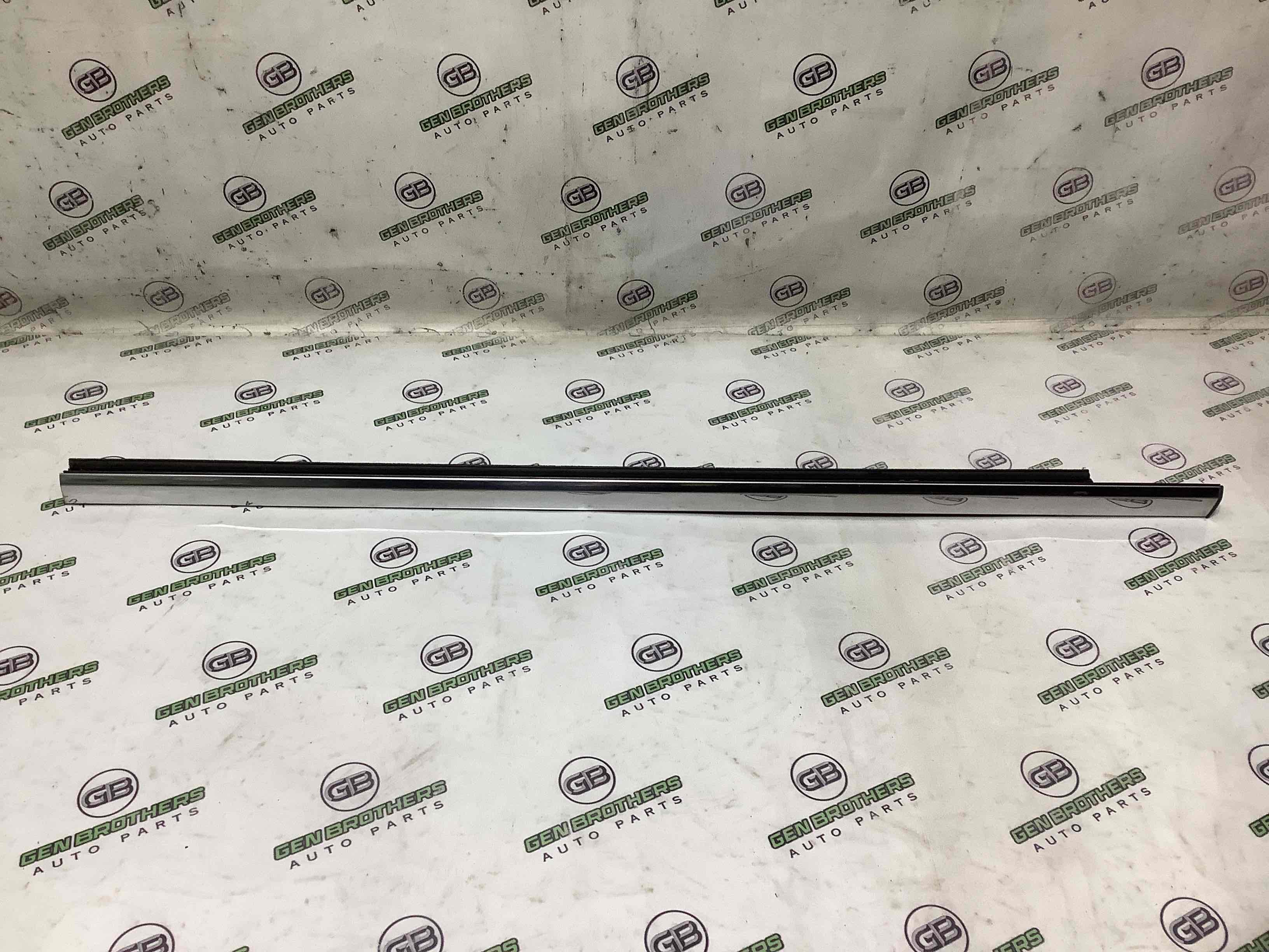 Молдинг двері передньої лівої