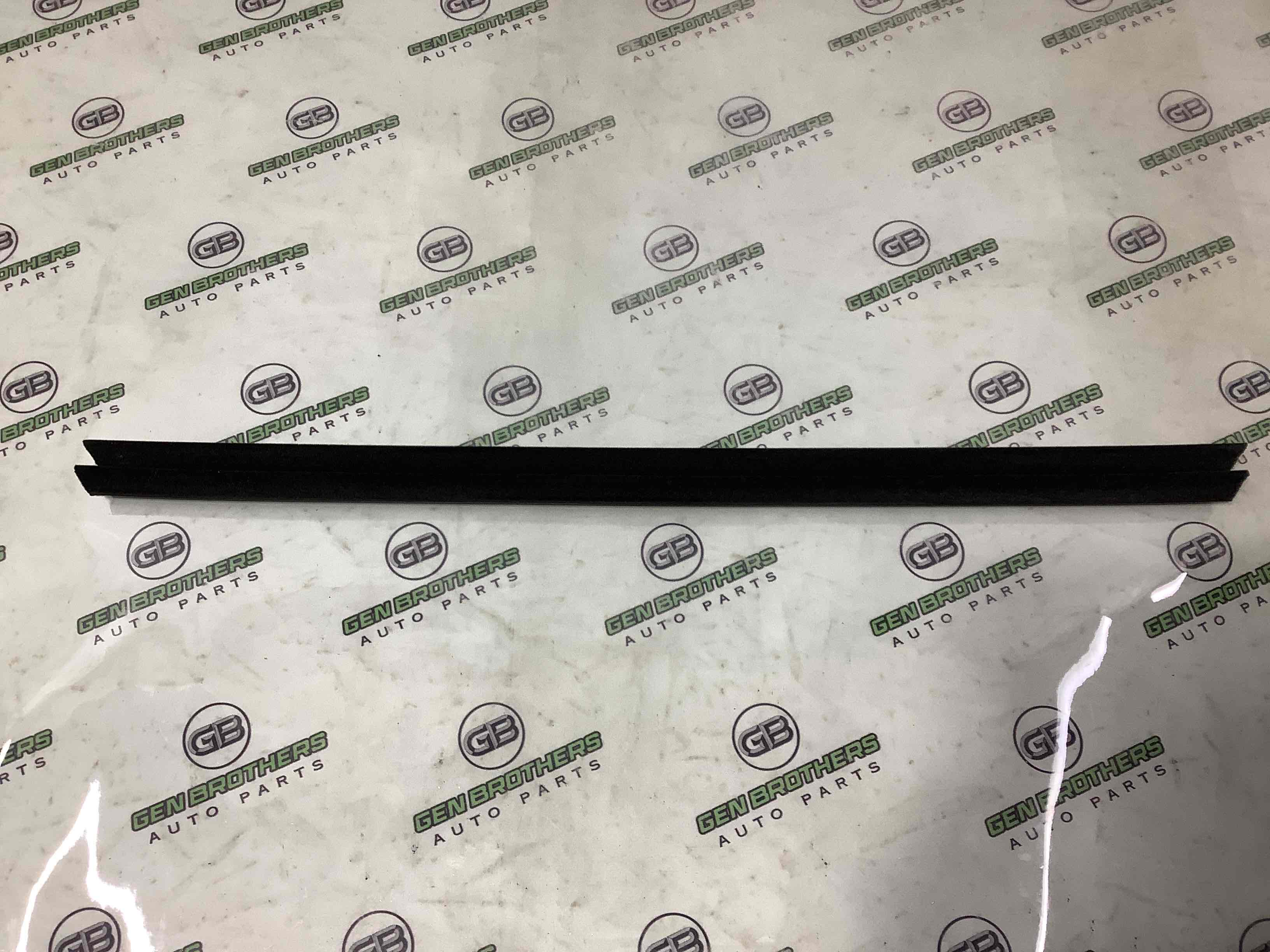 Ущільнювач скла, двері