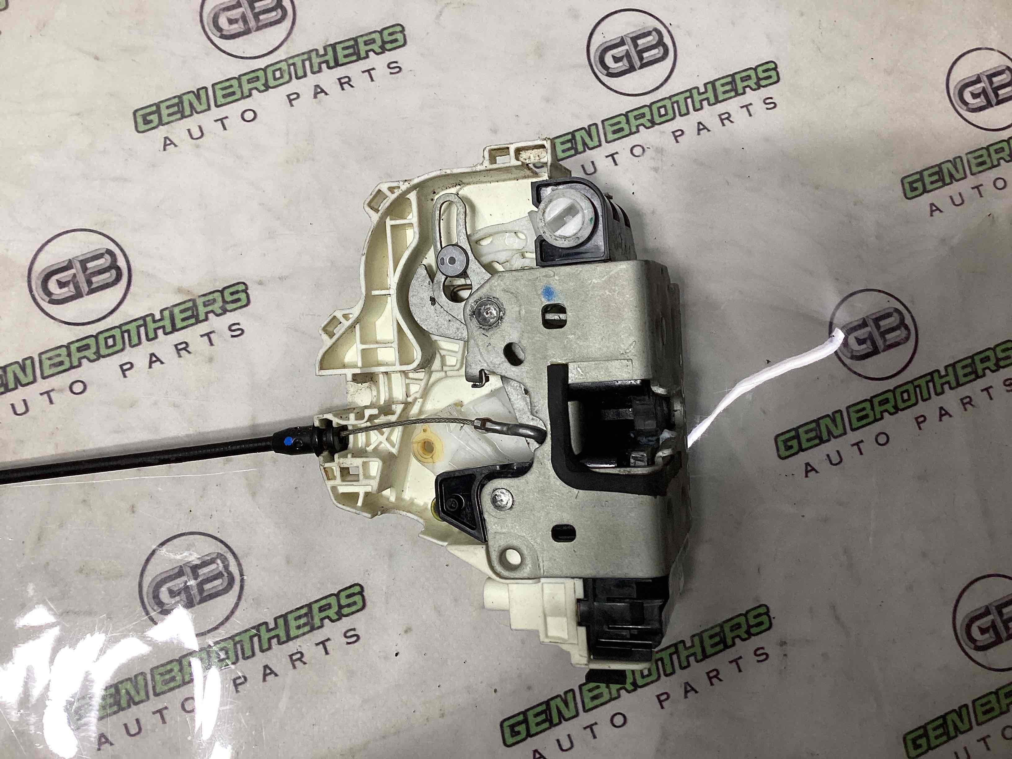 Замок дверей задньої лівої