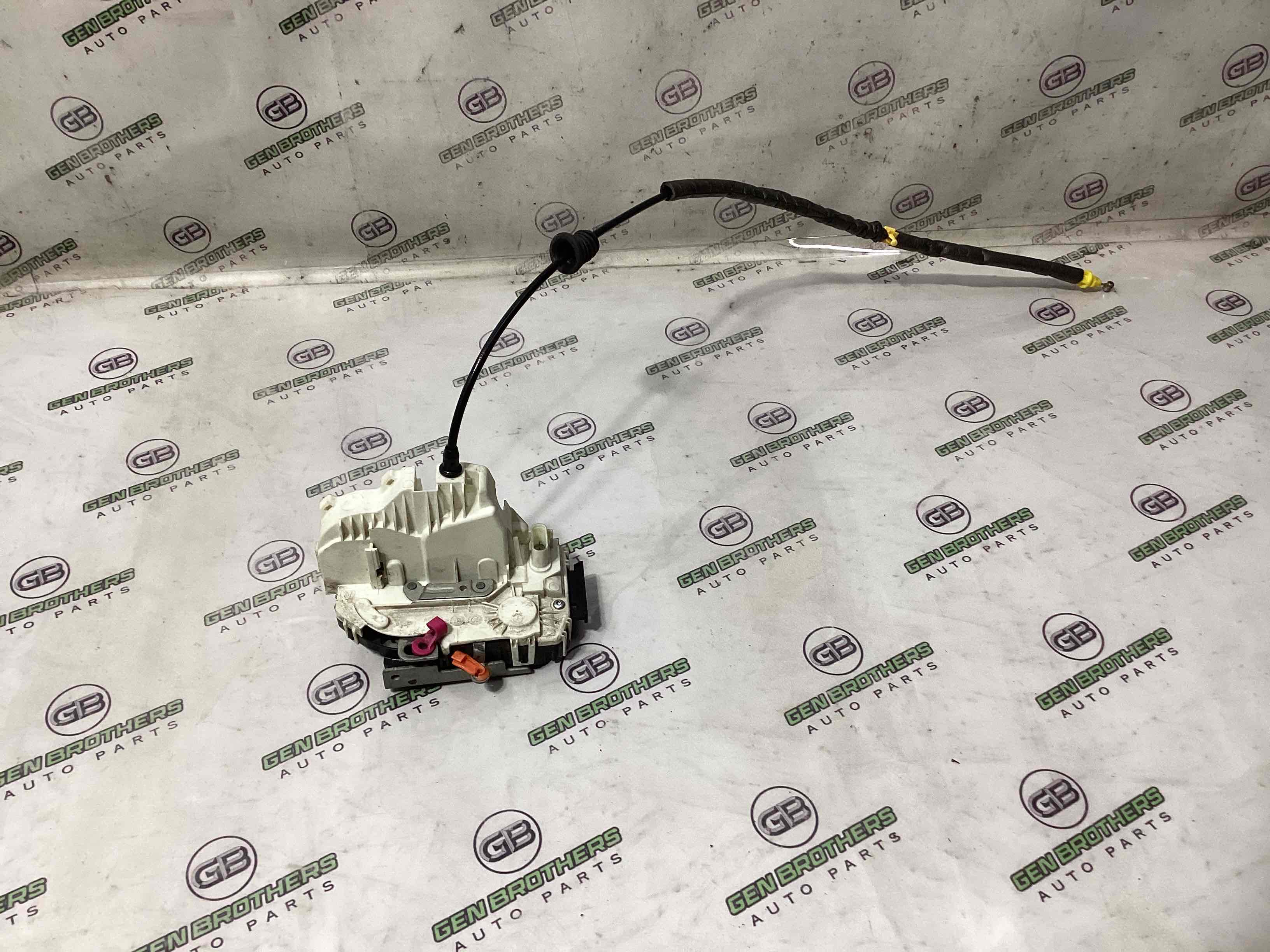 Замок дверей передньої лівої