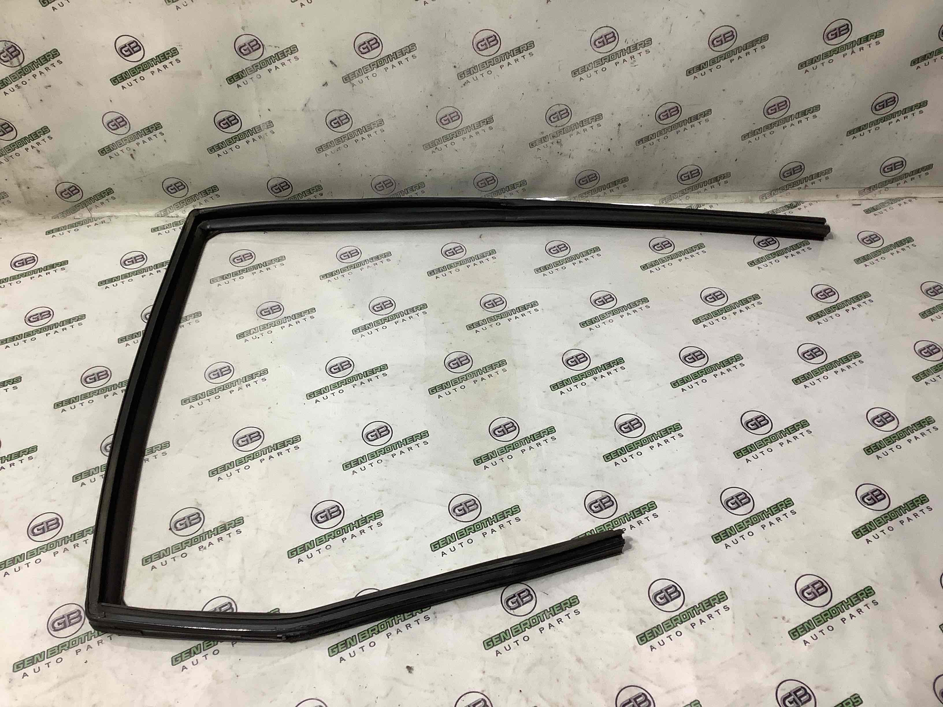 Ущільнювач скла, двері