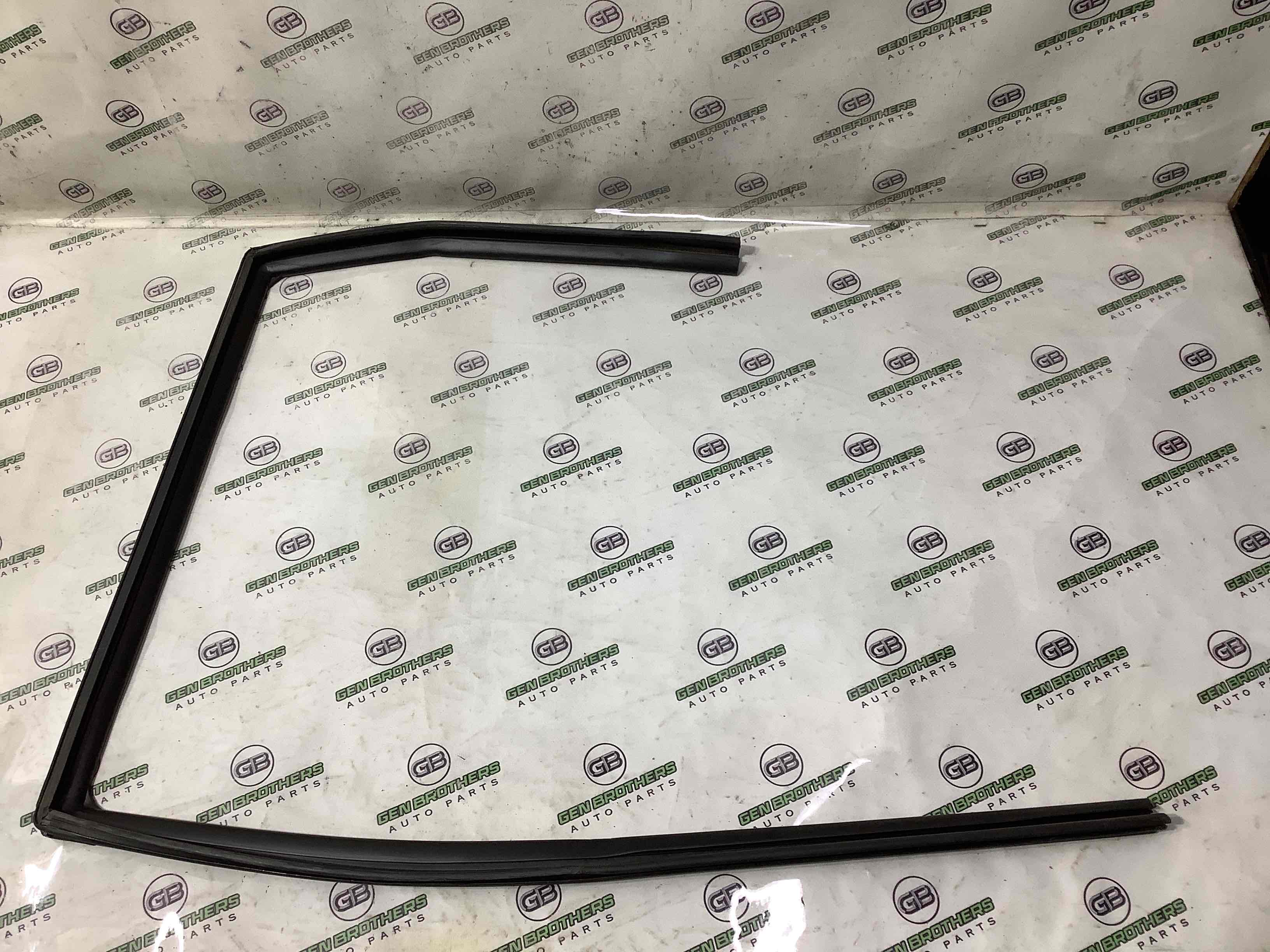 Ущільнювач скла, двері