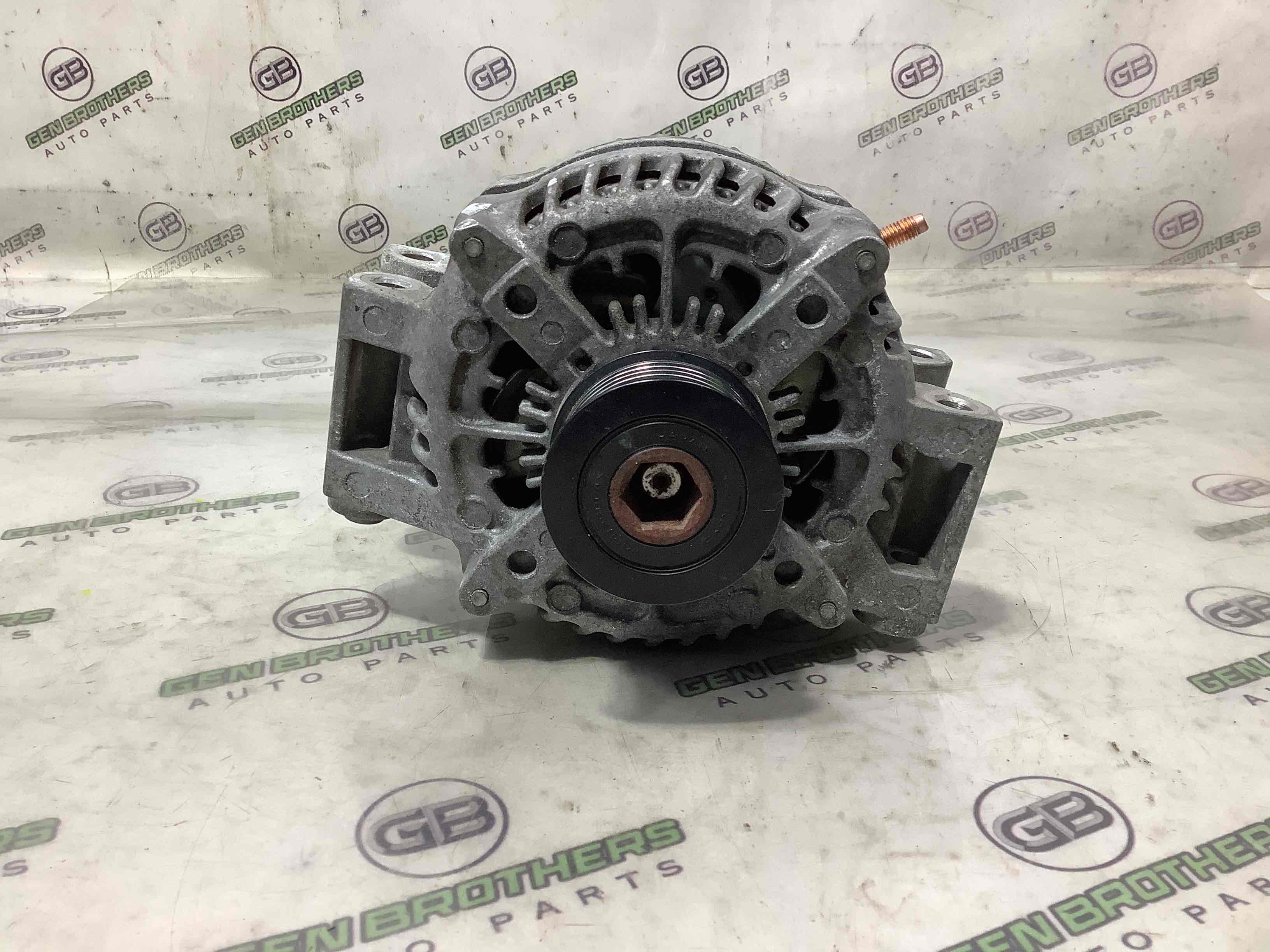 Генератор, кронштейн генератора