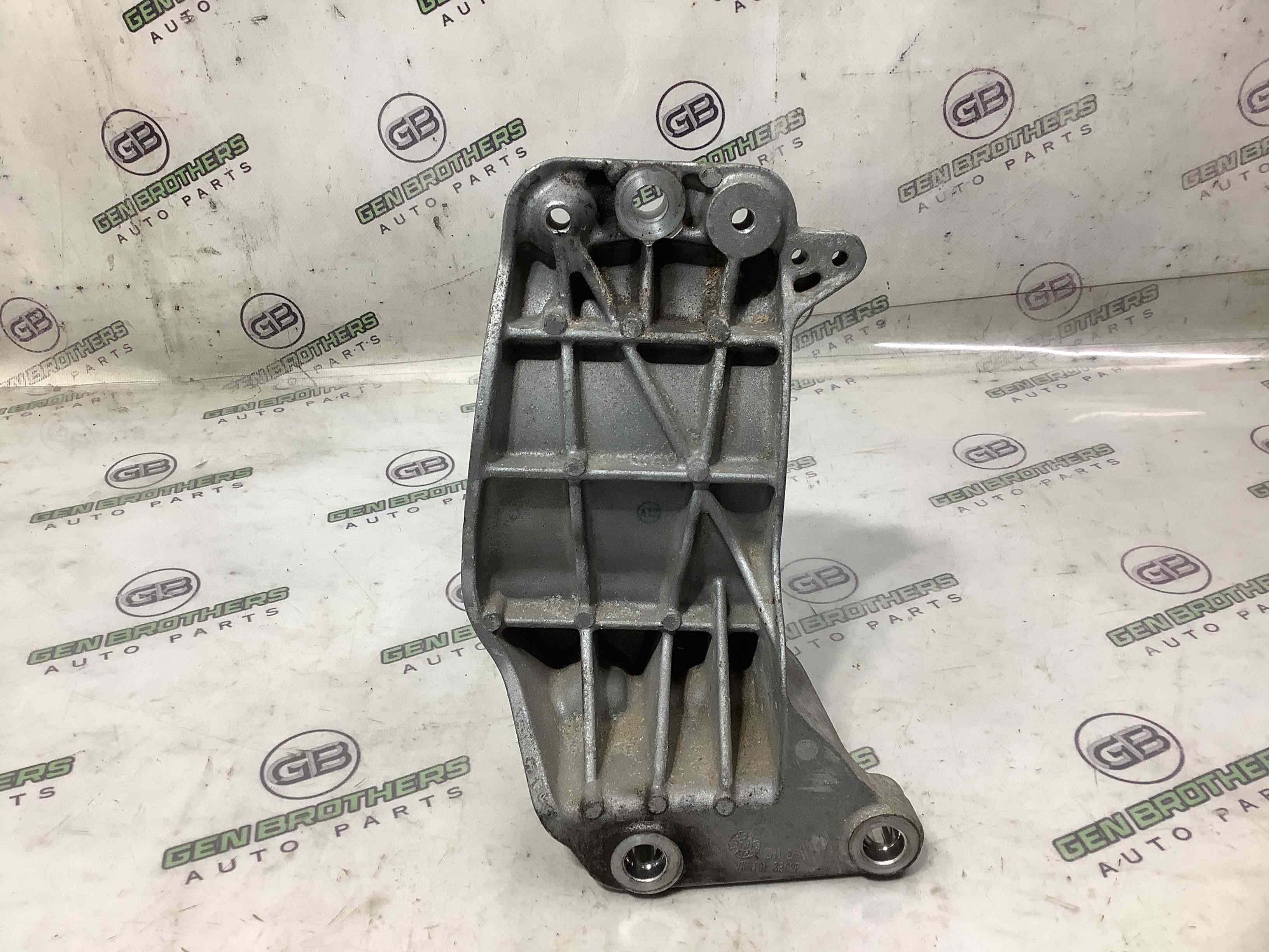 Генератор, кронштейн генератора