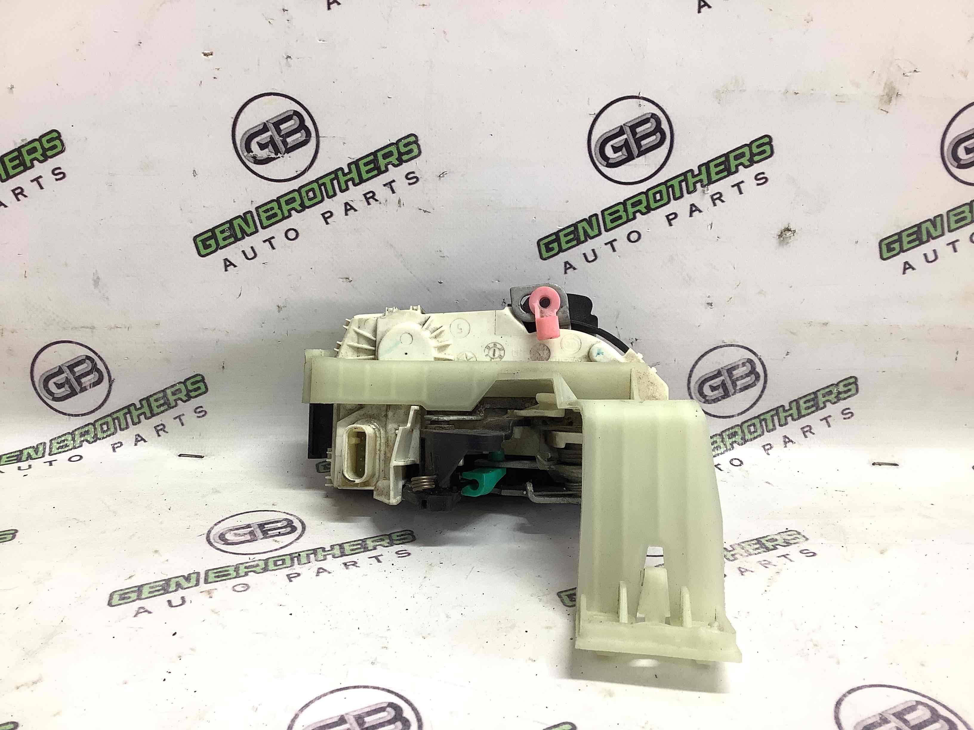 Замок дверей задньої лівої