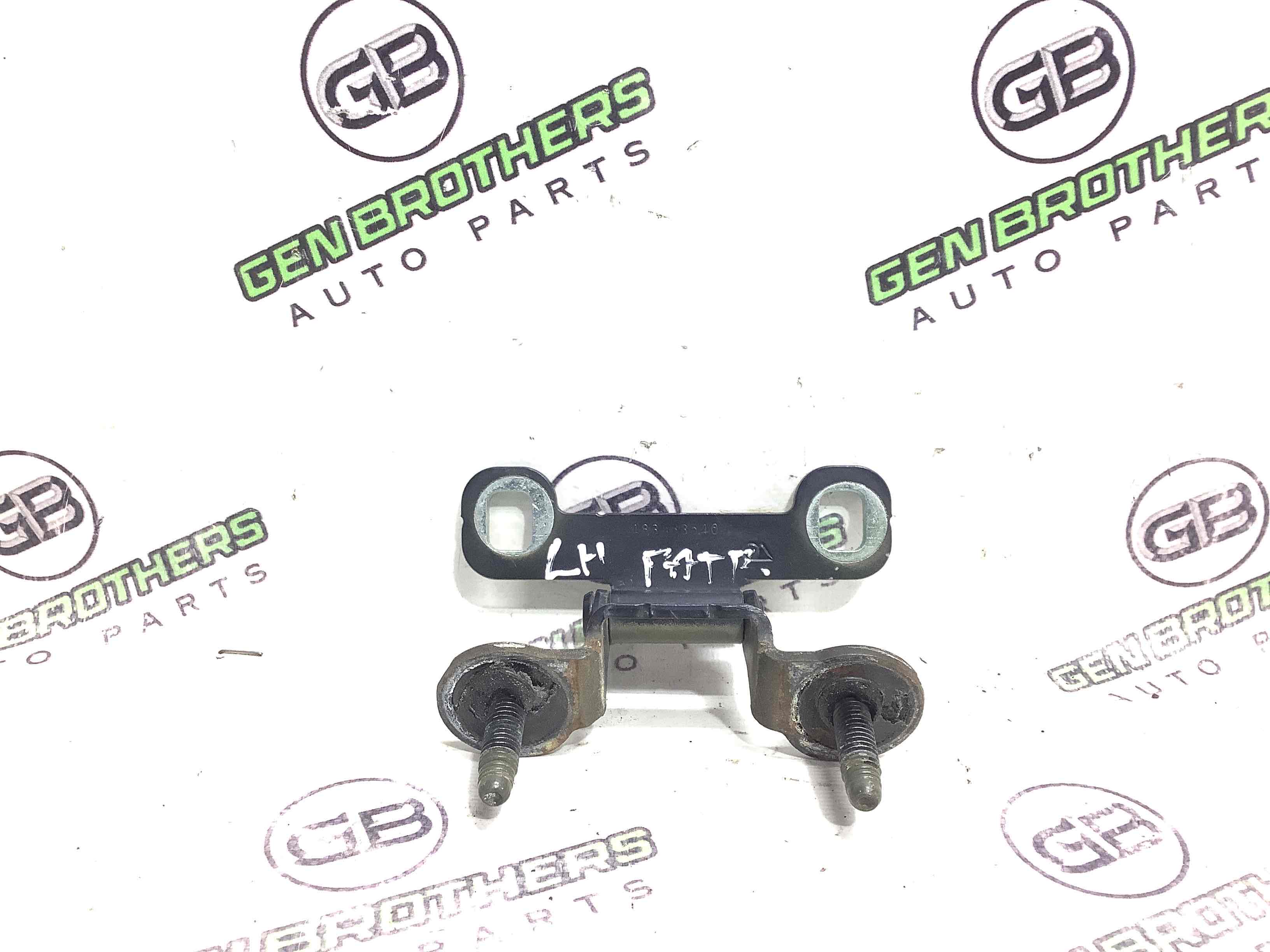 Петля кришки багажника, двері багажника