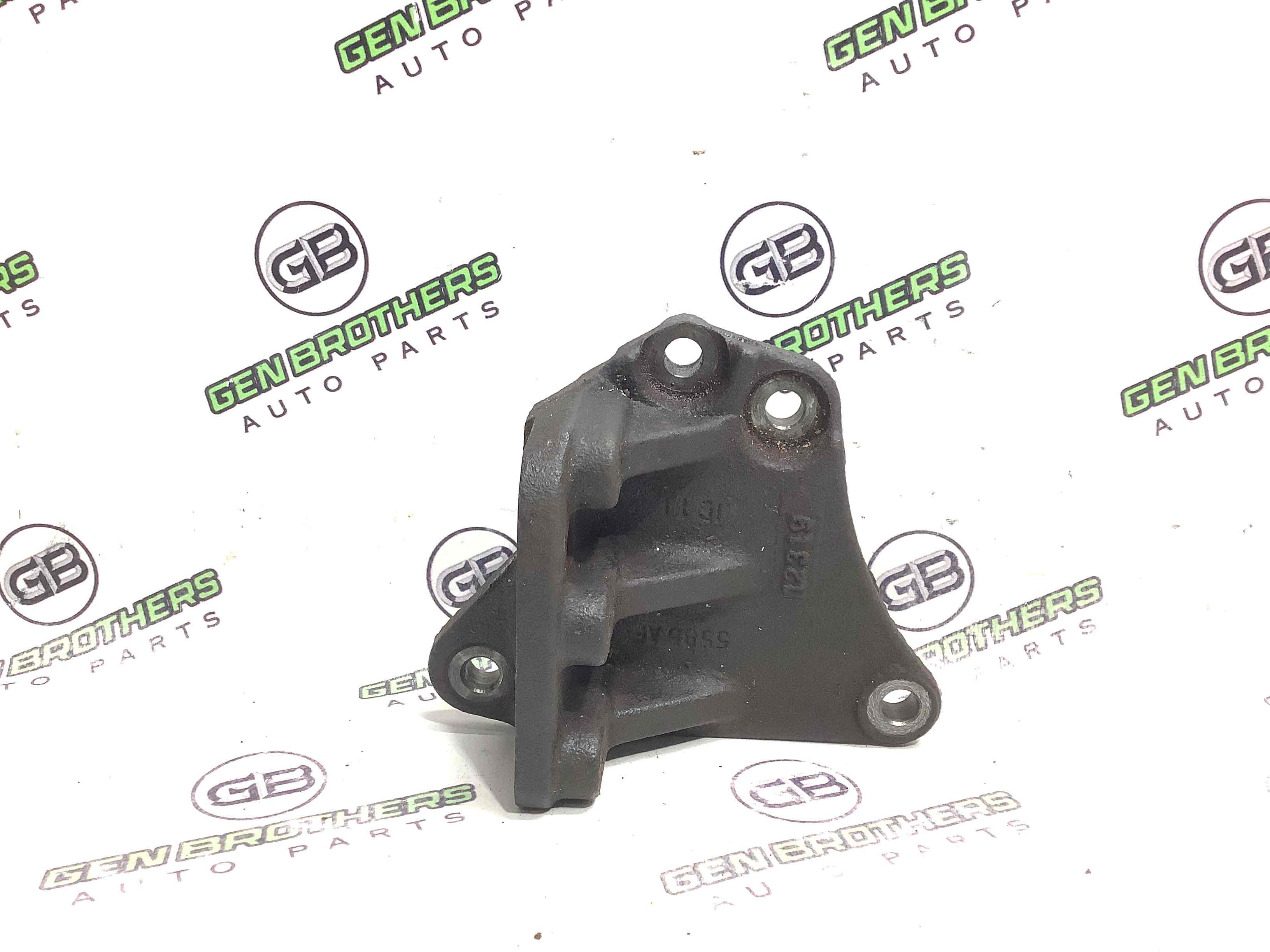 Кронштейн двигуна